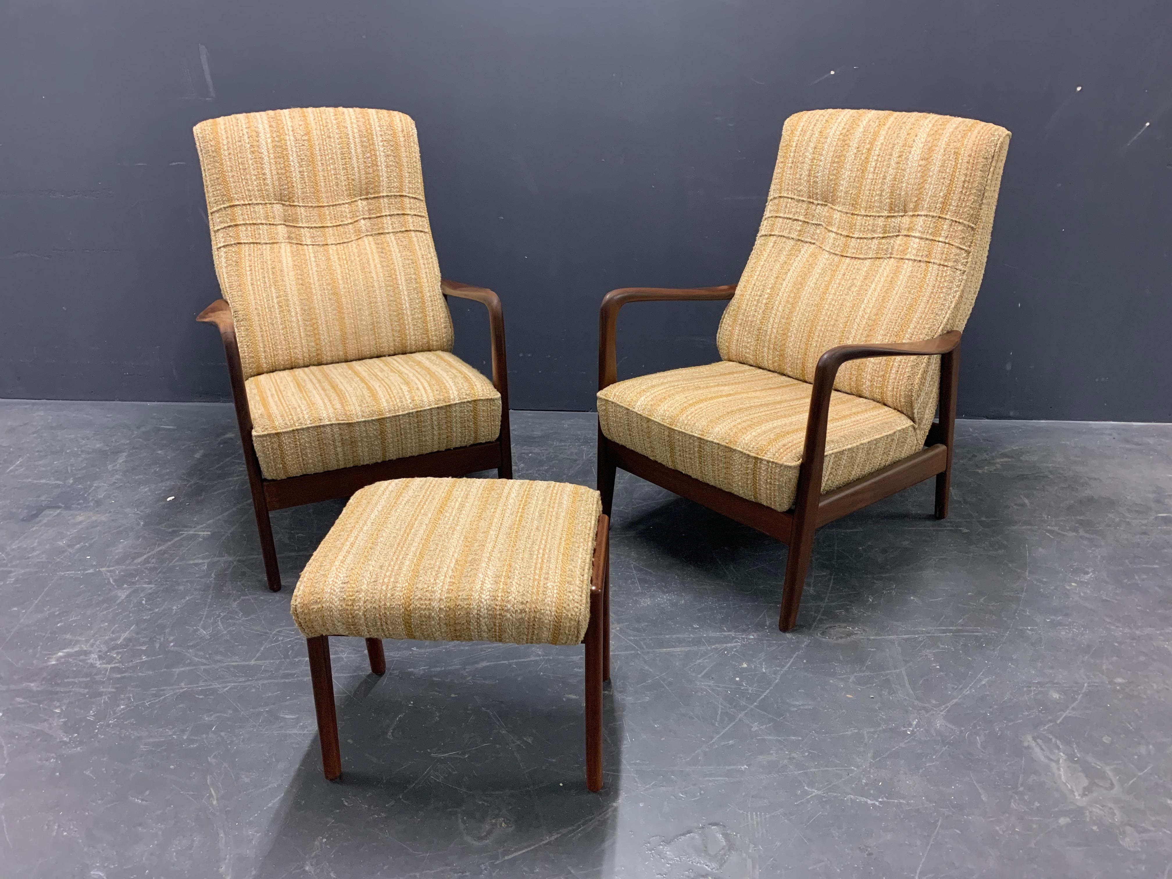 Very Rare Set of Two Lounge Chairs and Stool by Cassina For Sale 5