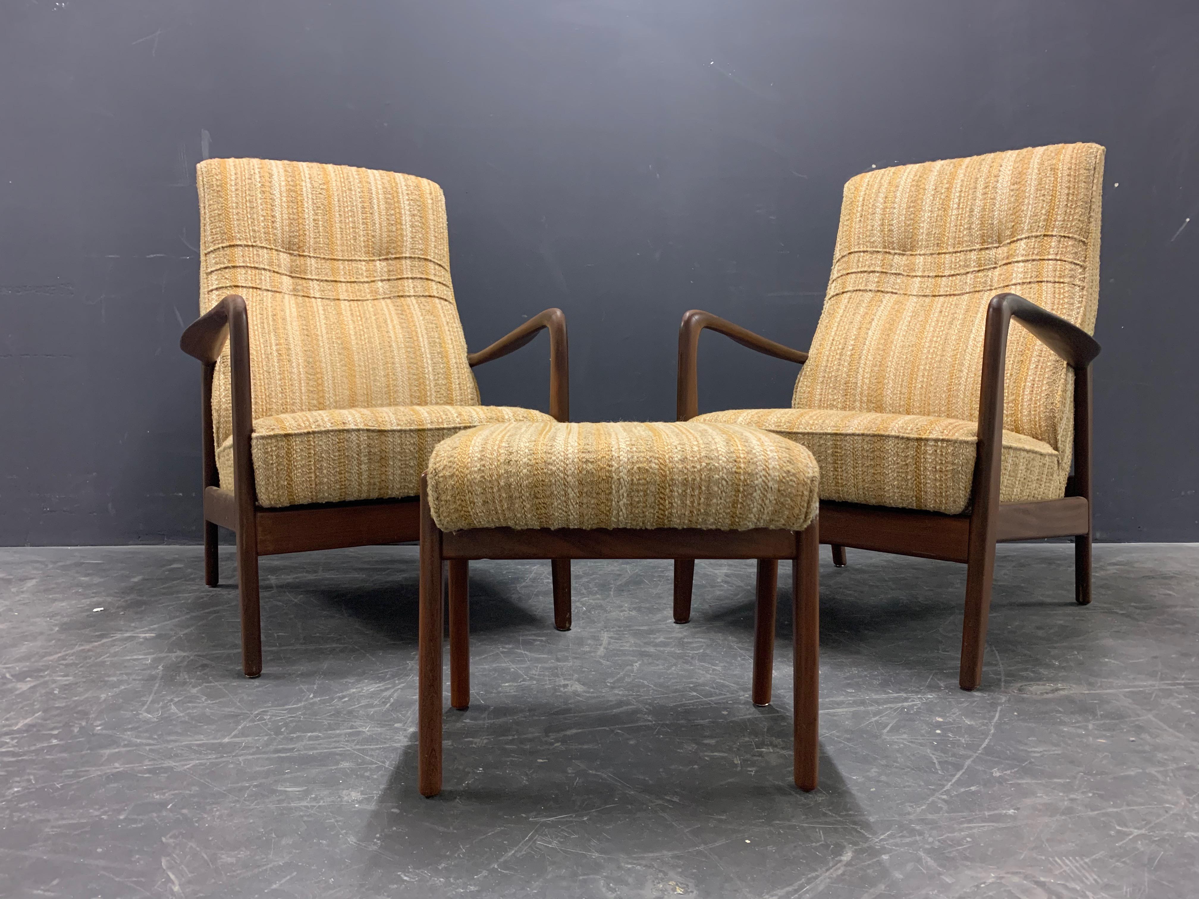 Very Rare Set of Two Lounge Chairs and Stool by Cassina For Sale 7