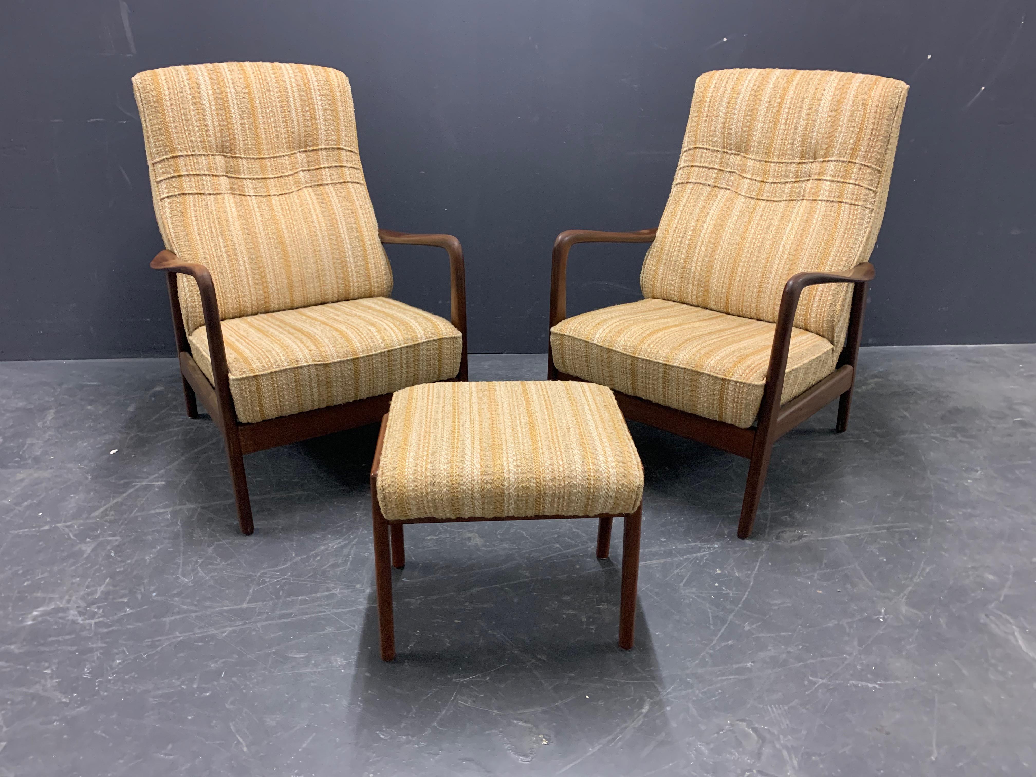 Very Rare Set of Two Lounge Chairs and Stool by Cassina For Sale 8