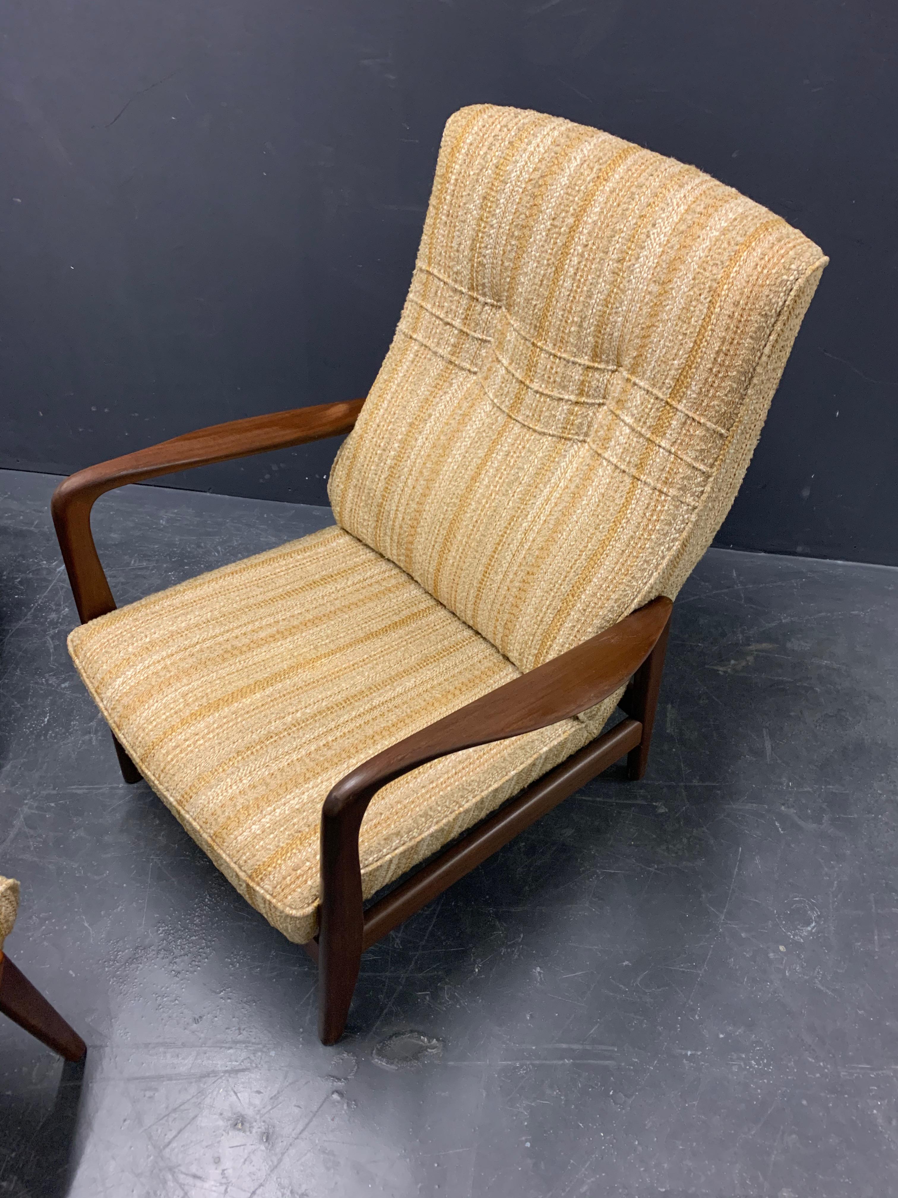 Very Rare Set of Two Lounge Chairs and Stool by Cassina For Sale 11