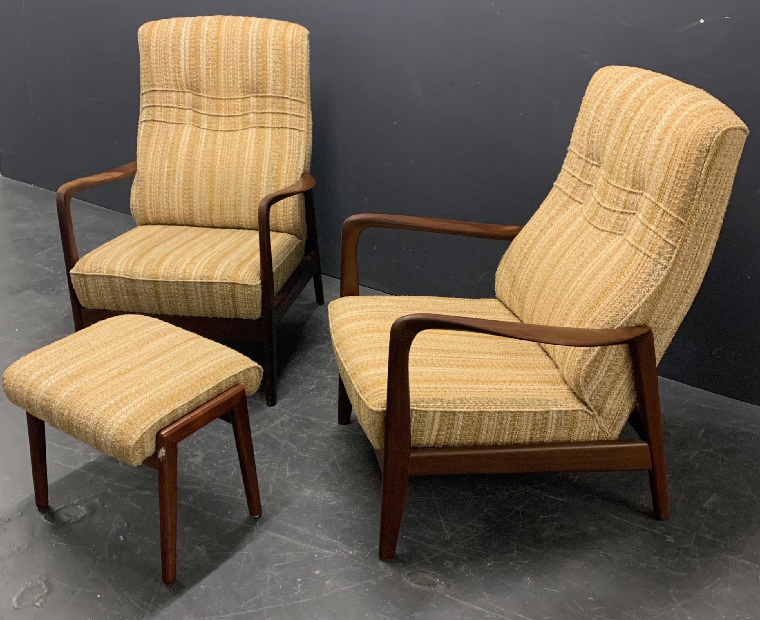 Very Rare Set of Two Lounge Chairs and Stool by Cassina For Sale 12