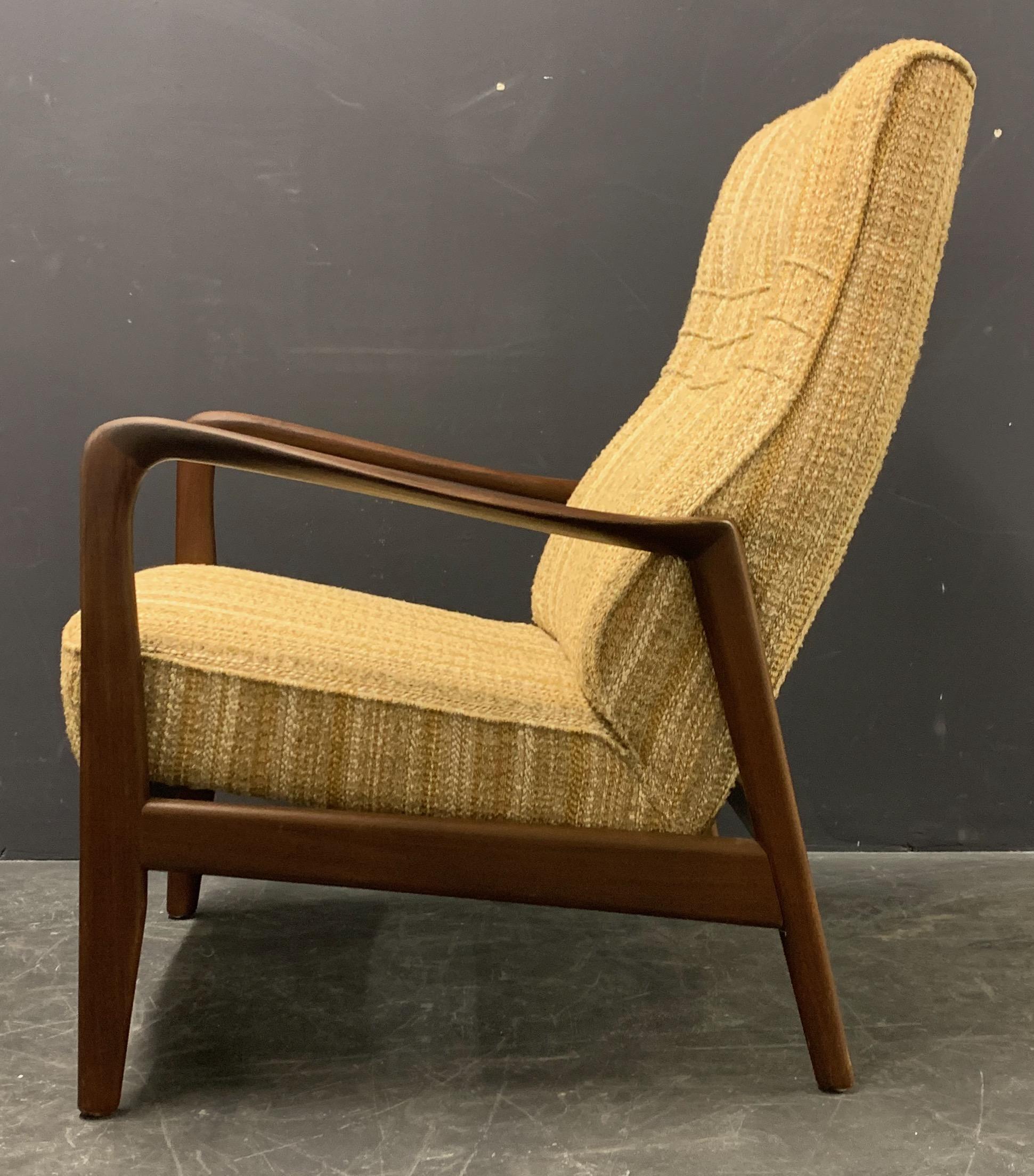 Mid-20th Century Very Rare Set of Two Lounge Chairs and Stool by Cassina For Sale