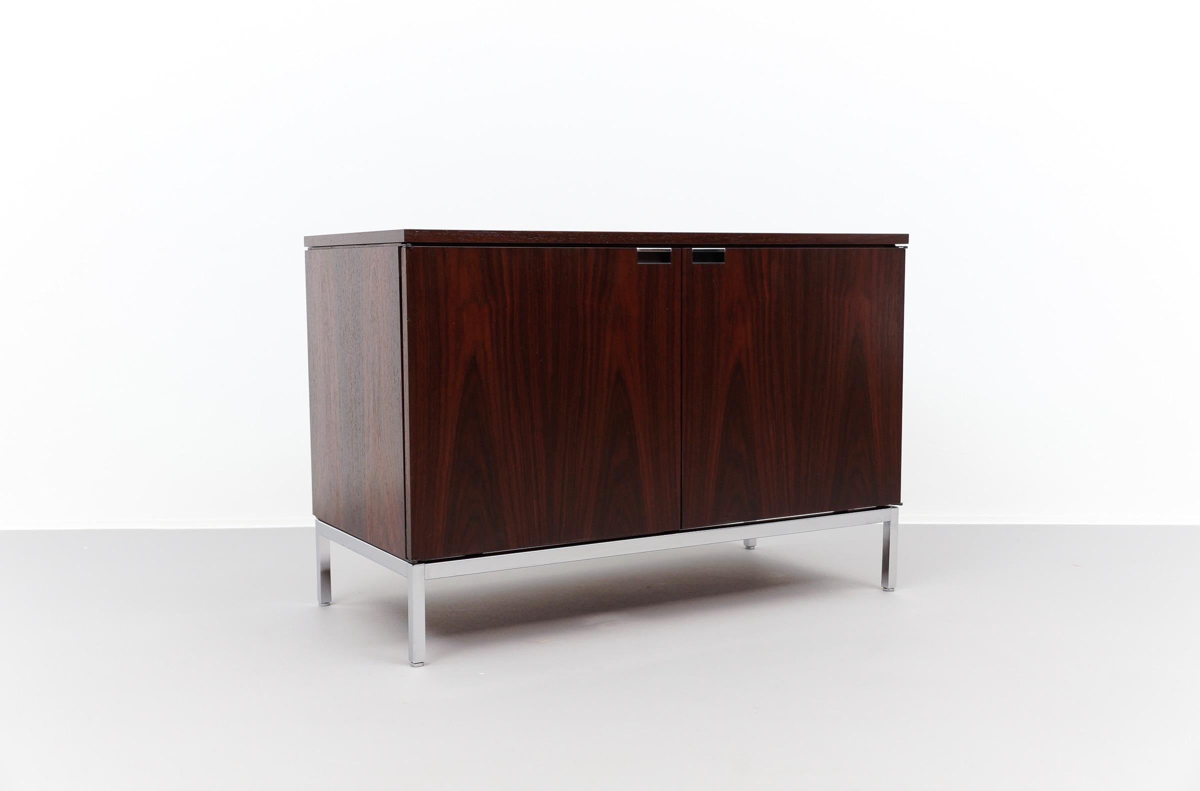Rarísimo Aparador Florence Knoll Corto Wenge de Knoll International, años 60 Escandinavo moderno en venta