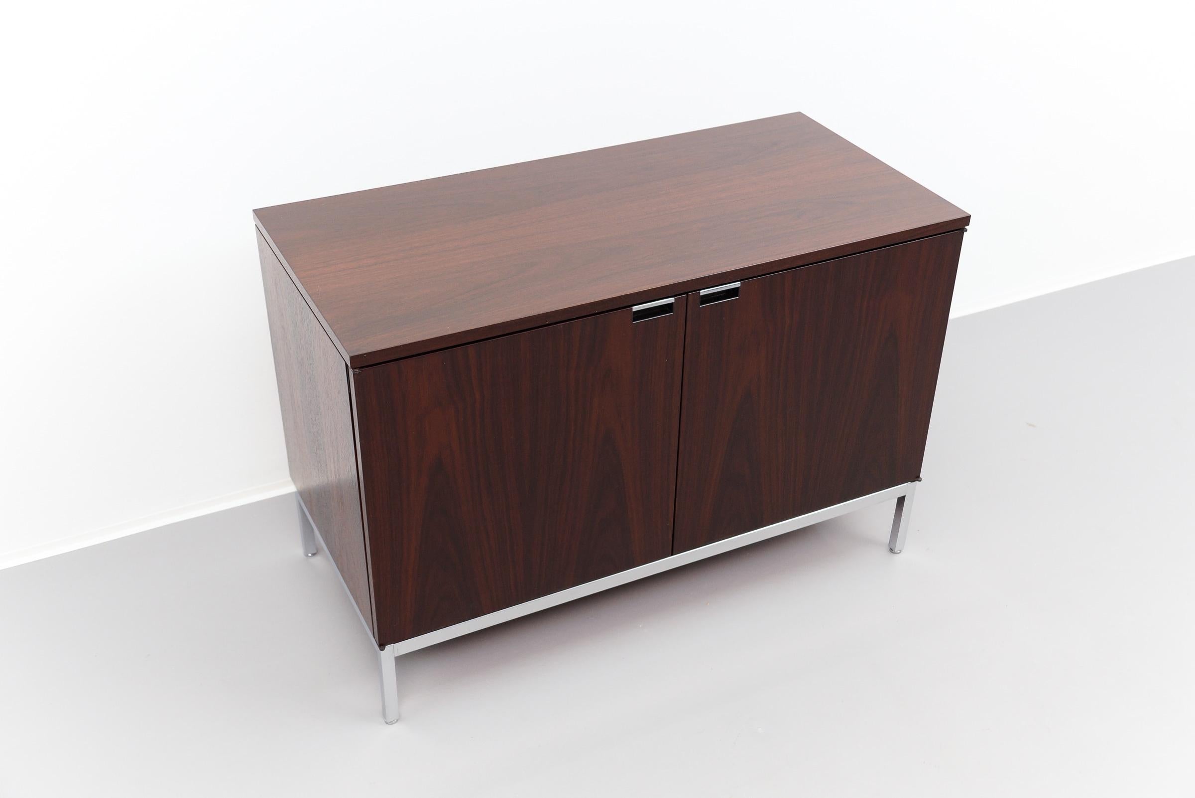 Rarísimo Aparador Florence Knoll Corto Wenge de Knoll International, años 60 mediados del siglo XX en venta