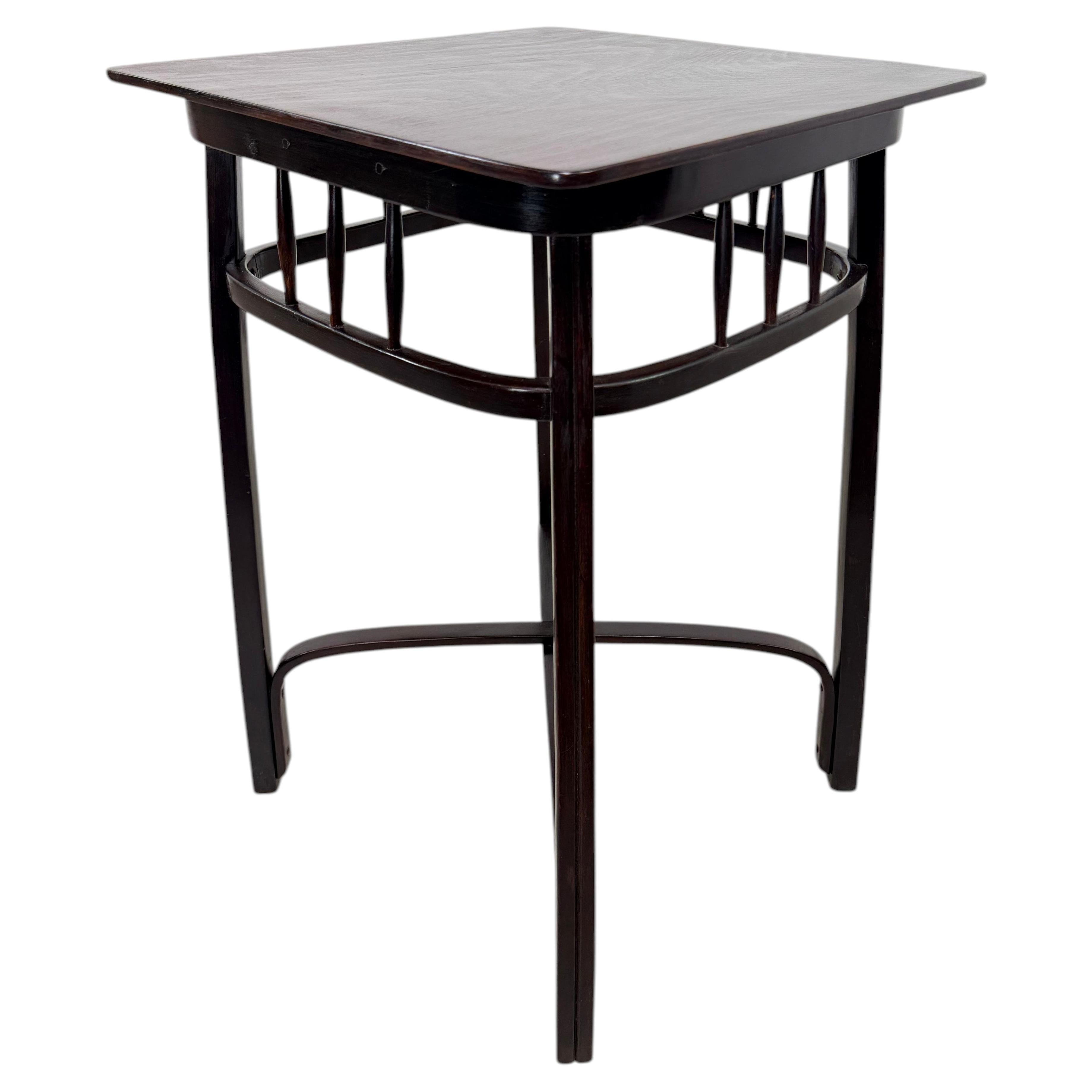 Table d'appoint très rare n° 616, signée Gustav Siegel et Kolo Moser pour J.J. Kohn en vente