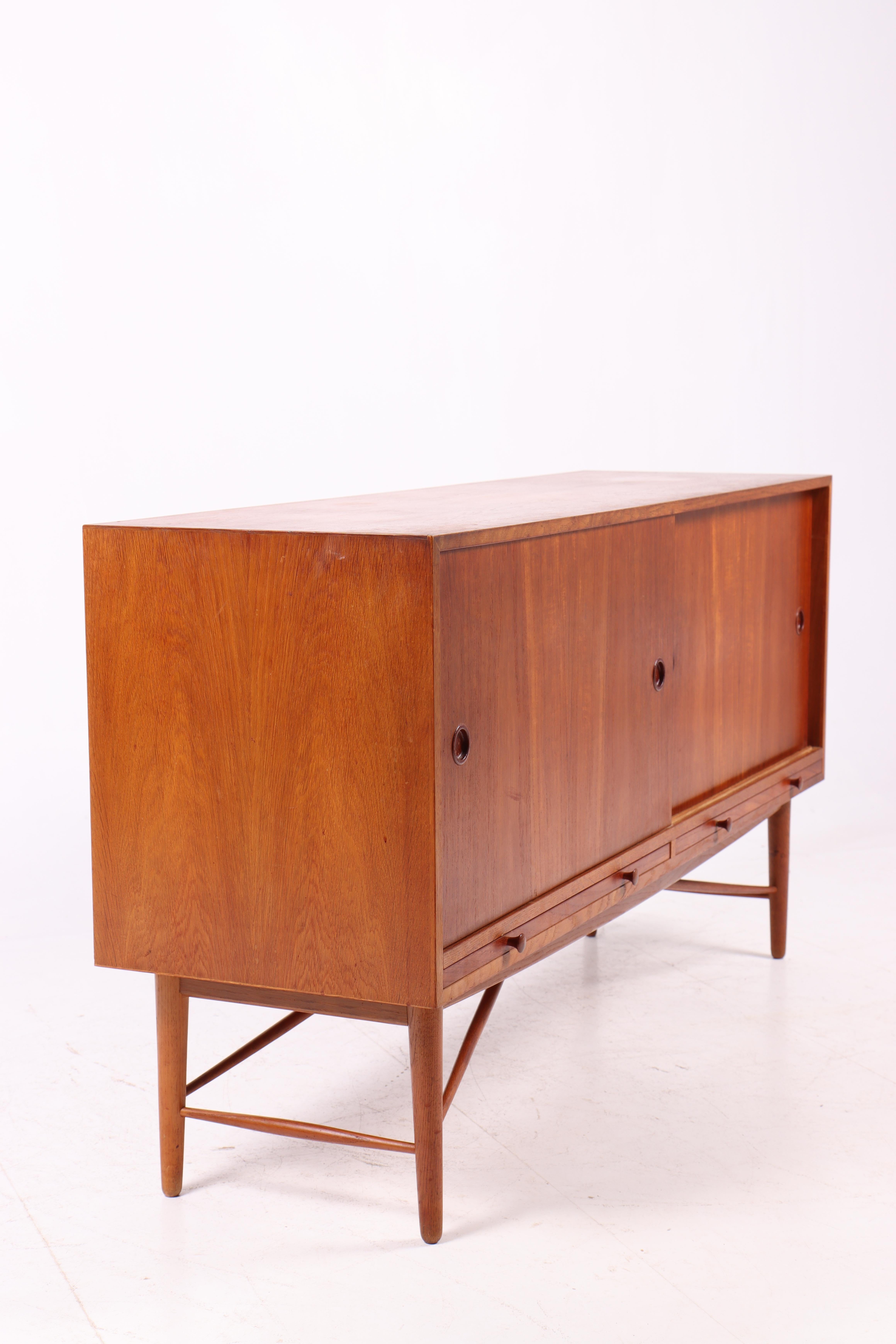 Very Rare Sideboard by Finn Juhl in Oak, 1950s For Sale 4