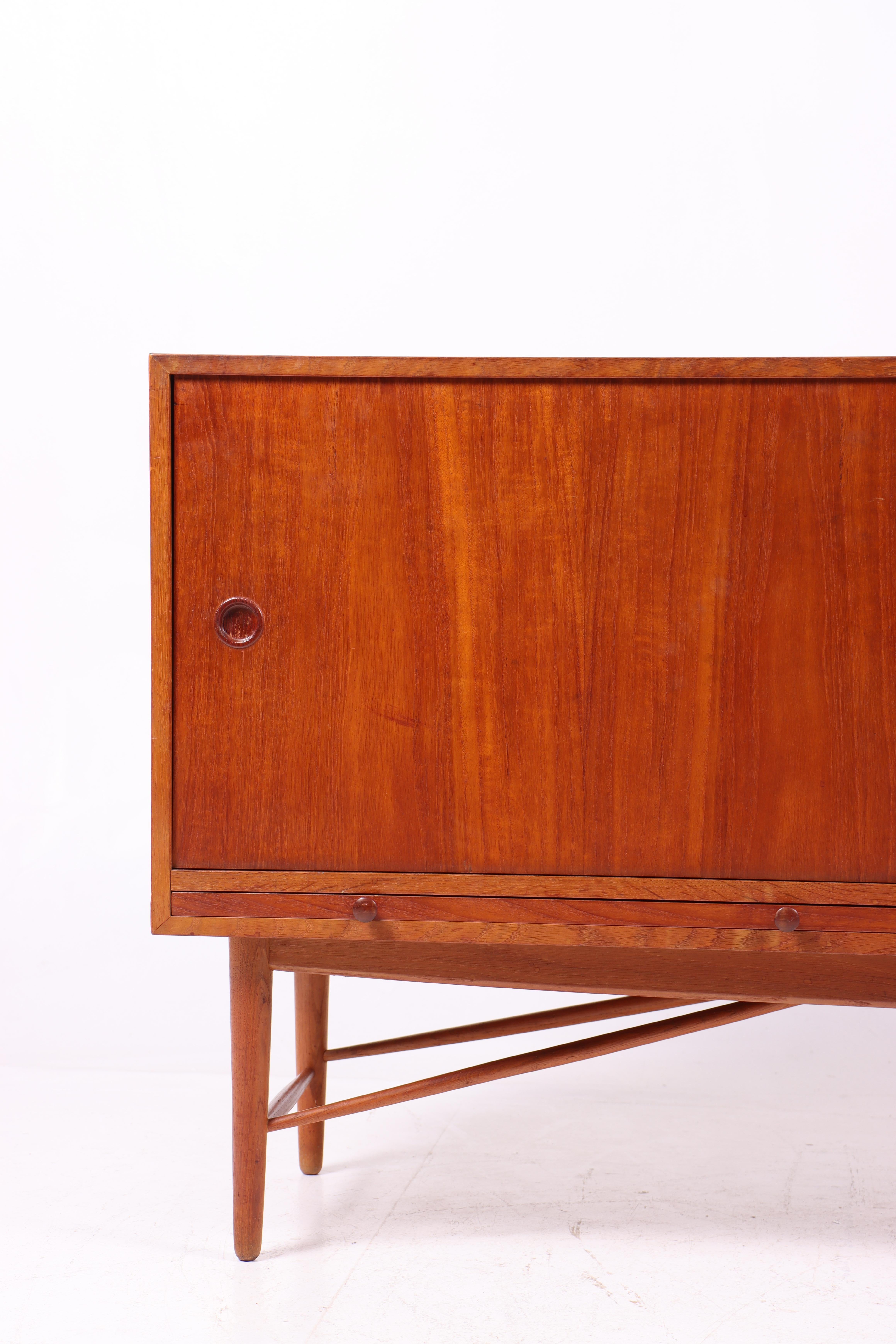Rare sideboard designed by Finn Juhl and produced by Søren Willadsen Møbelfabrik. Crafted in solid and veneered oak with sliding doors, integrated circular handles, and the characteristic floating base with elegant diagonal stretchers. A true piece