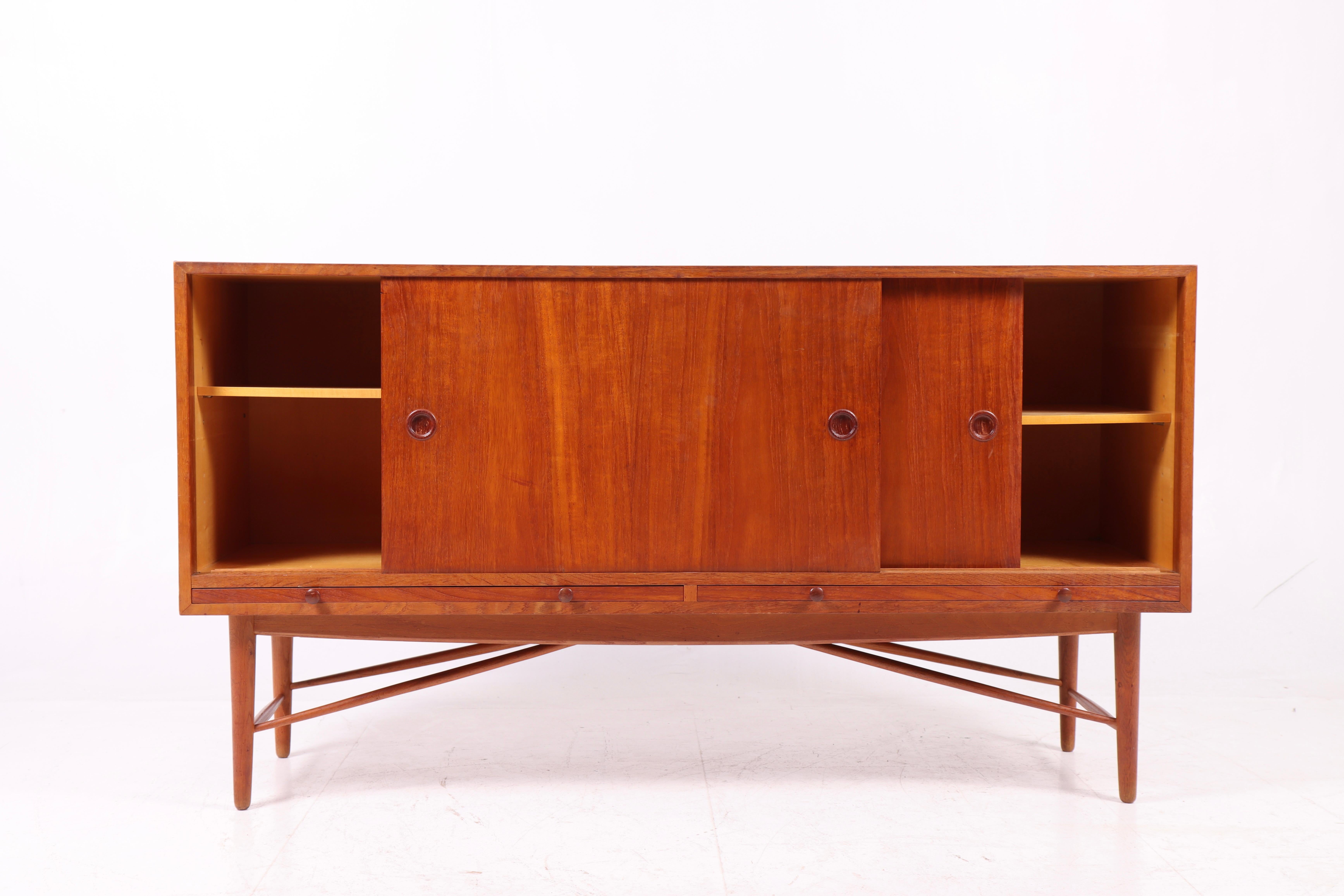 Scandinavian Very Rare Sideboard by Finn Juhl in Oak, 1950s For Sale