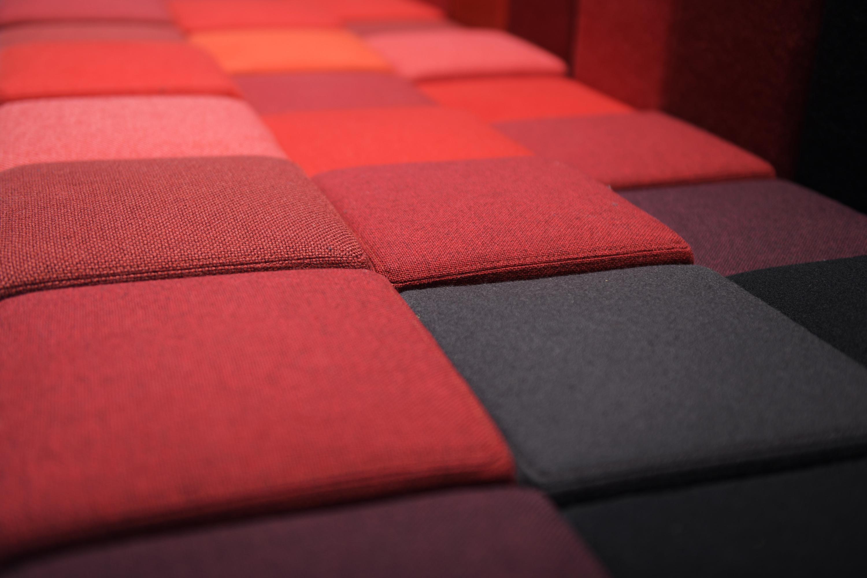 Tessuto Rarissimo, splendido e coloratissimo Divano italiano Do-Lo-Rez di Ron Arad per Moroso in vendita