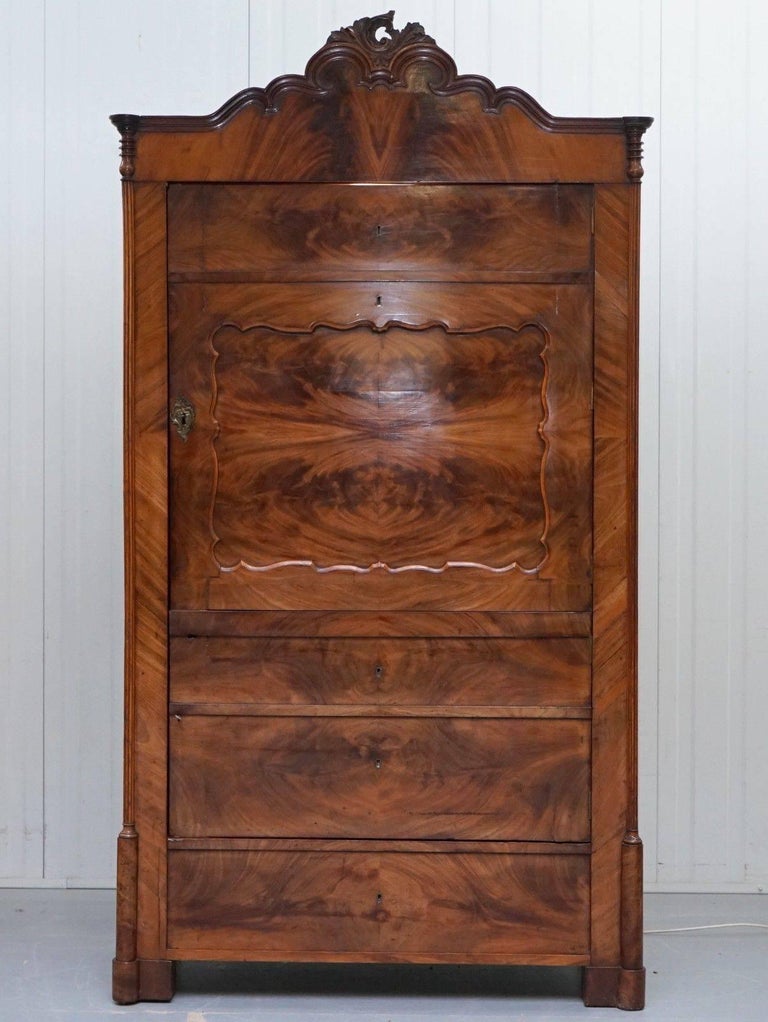 Very Rare Stunning Full Sized Walnut Victorian Drinks Cabinet And