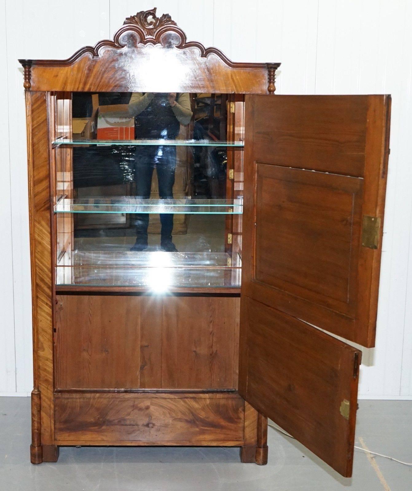 Mirror Very Rare Stunning Full Sized Walnut Victorian Drinks Cabinet and Internal Light