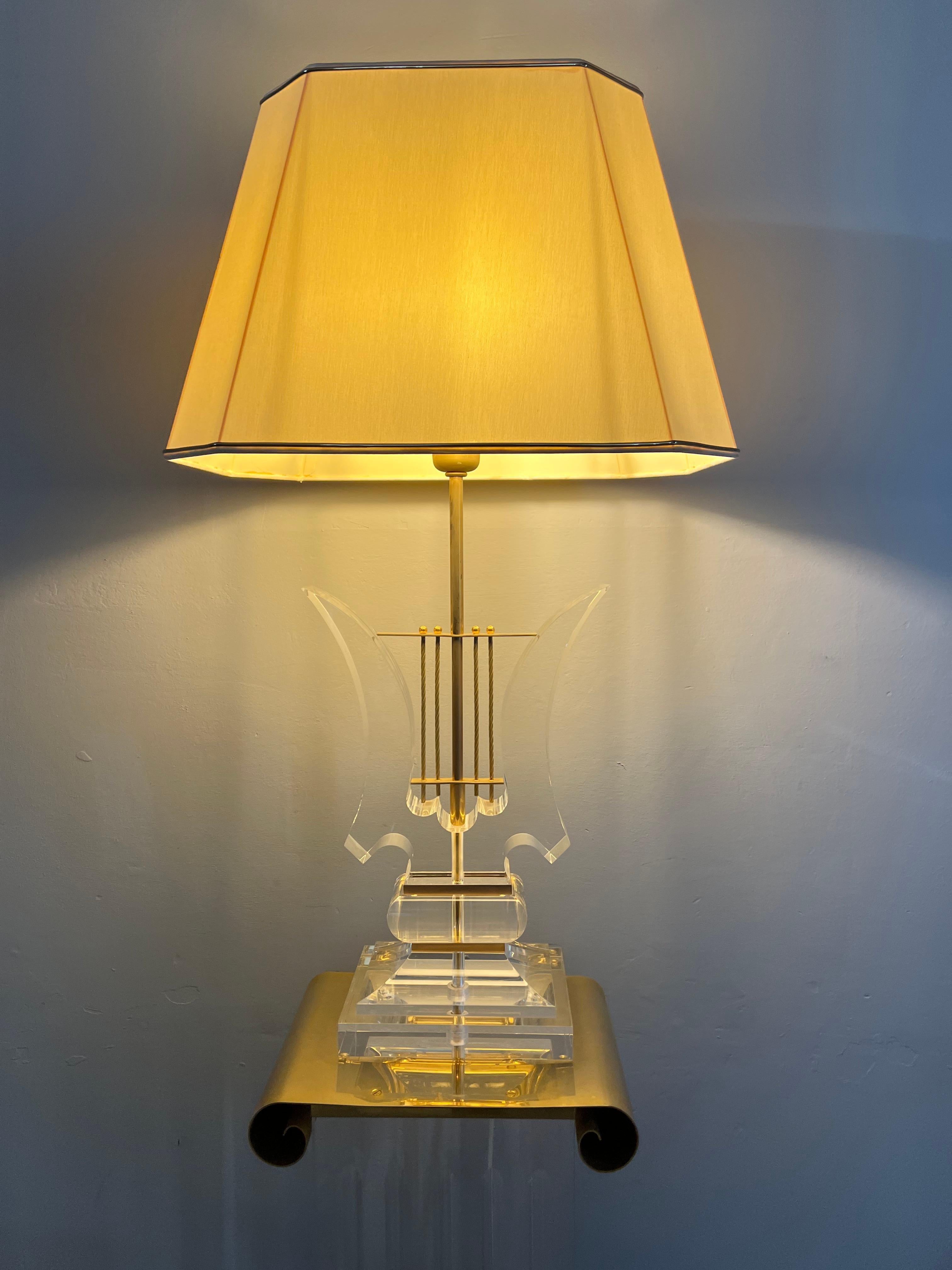Hollywood Regency  Rare & Stunning Mid Century Modern Lucite and Brass Pedestal Floor Lamp / Light For Sale
