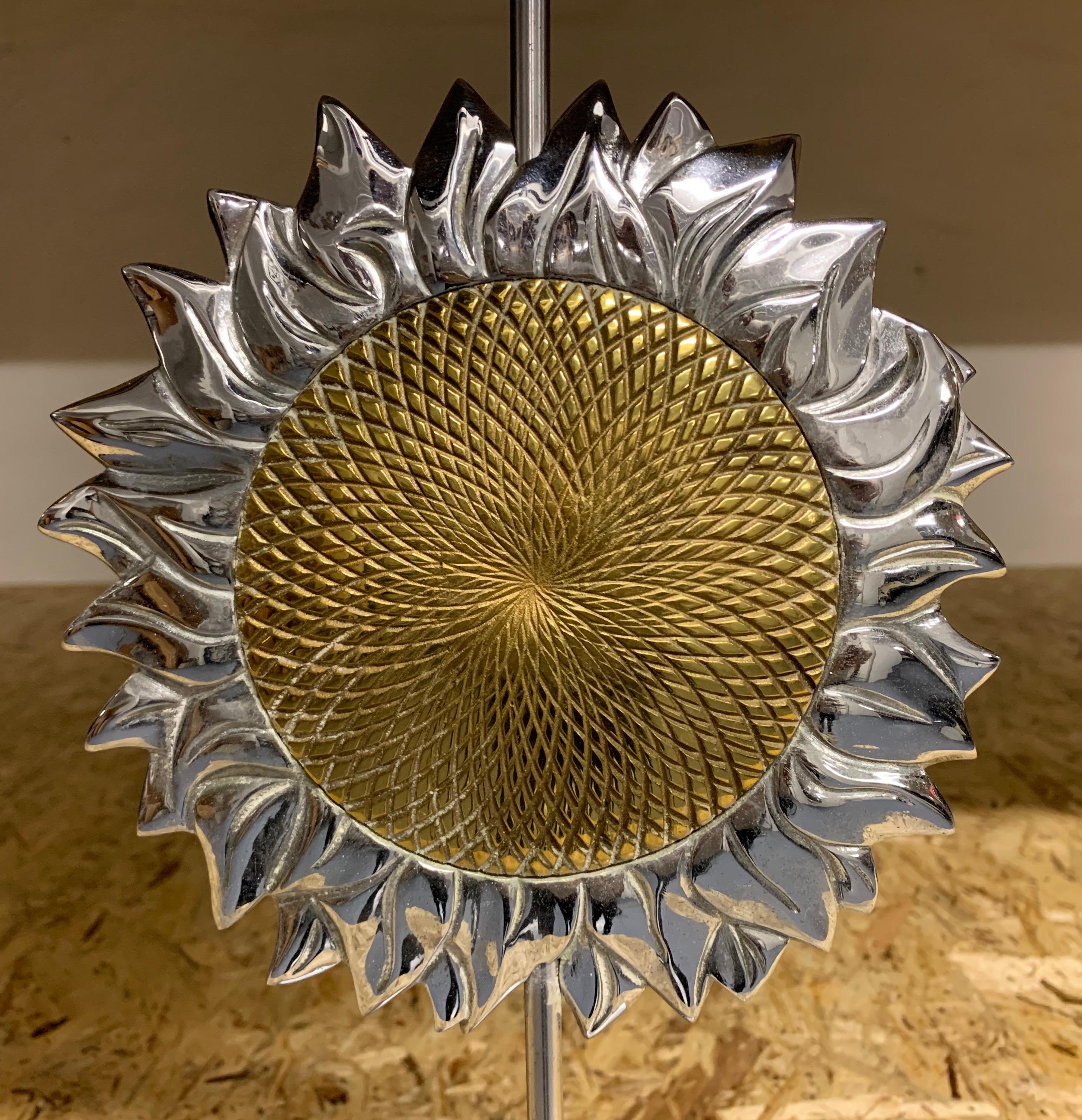 Seltene Sonnenblumen-Tischlampe von Maison Charles (Hollywood Regency) im Angebot