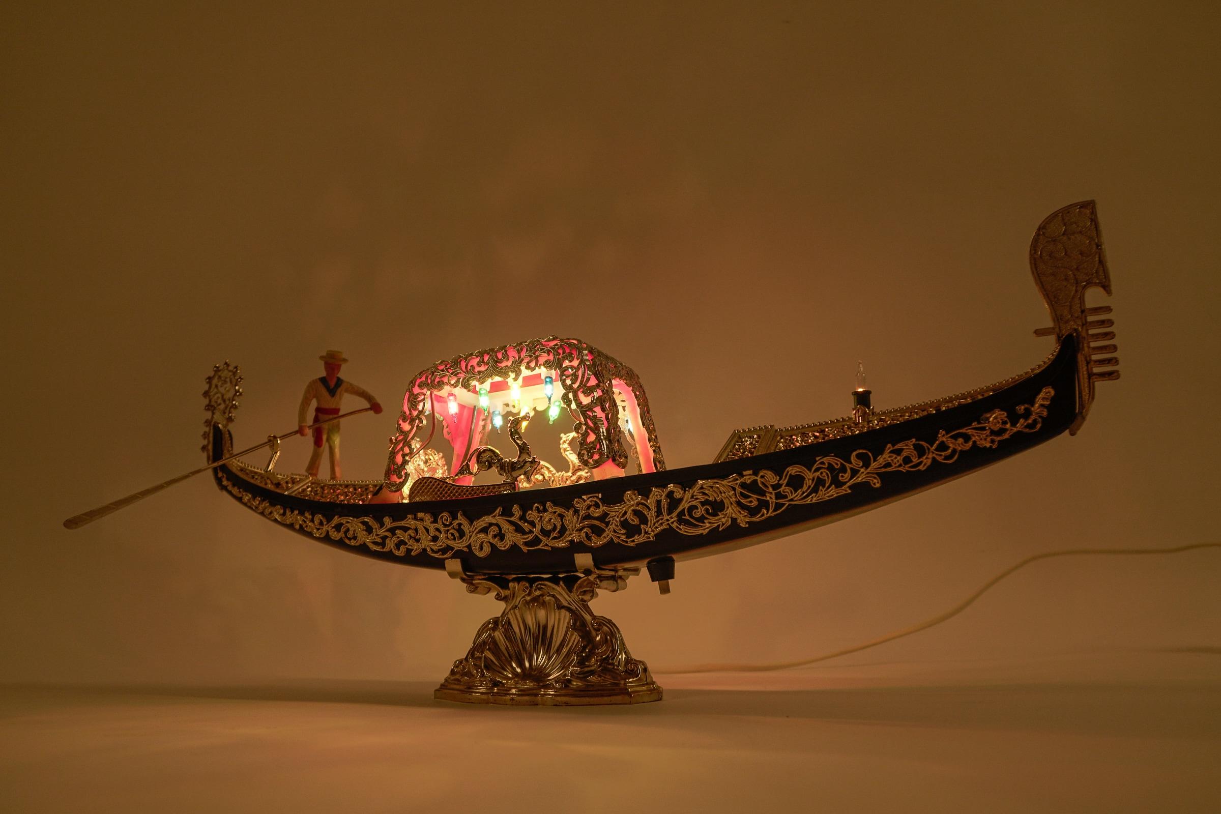 Hollywood Regency Very Rare Table Lamp as Venetian Gondola with Gondeliere, 1960s Italy