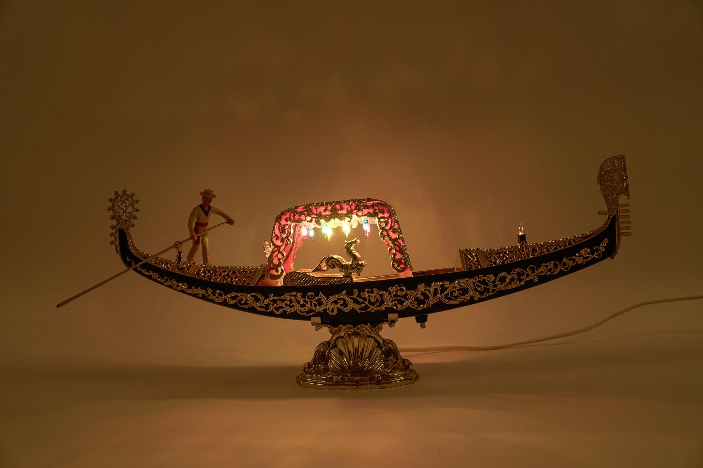 Very Rare Table Lamp as Venetian Gondola with Gondeliere, 1960s Italy In Good Condition In Nürnberg, Bayern