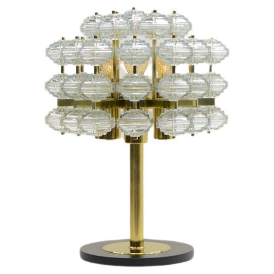 How does a table lamp work?