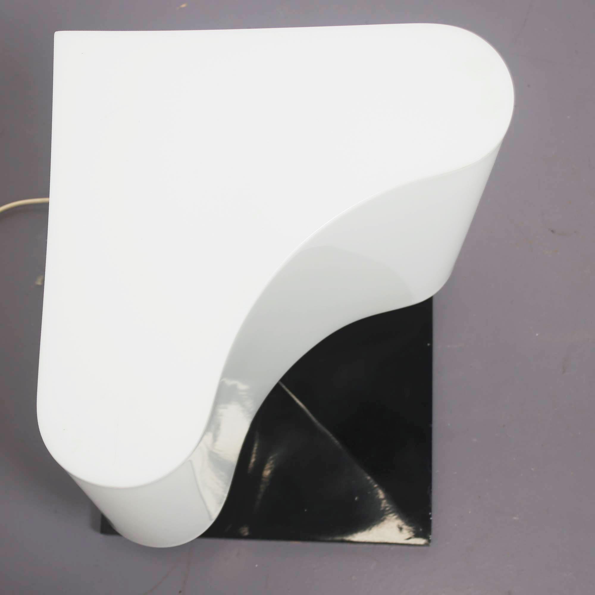Mid-Century Modern Mid Century Modern Italian White Table Lamp by Vittorio Introini for Stilnovo For Sale
