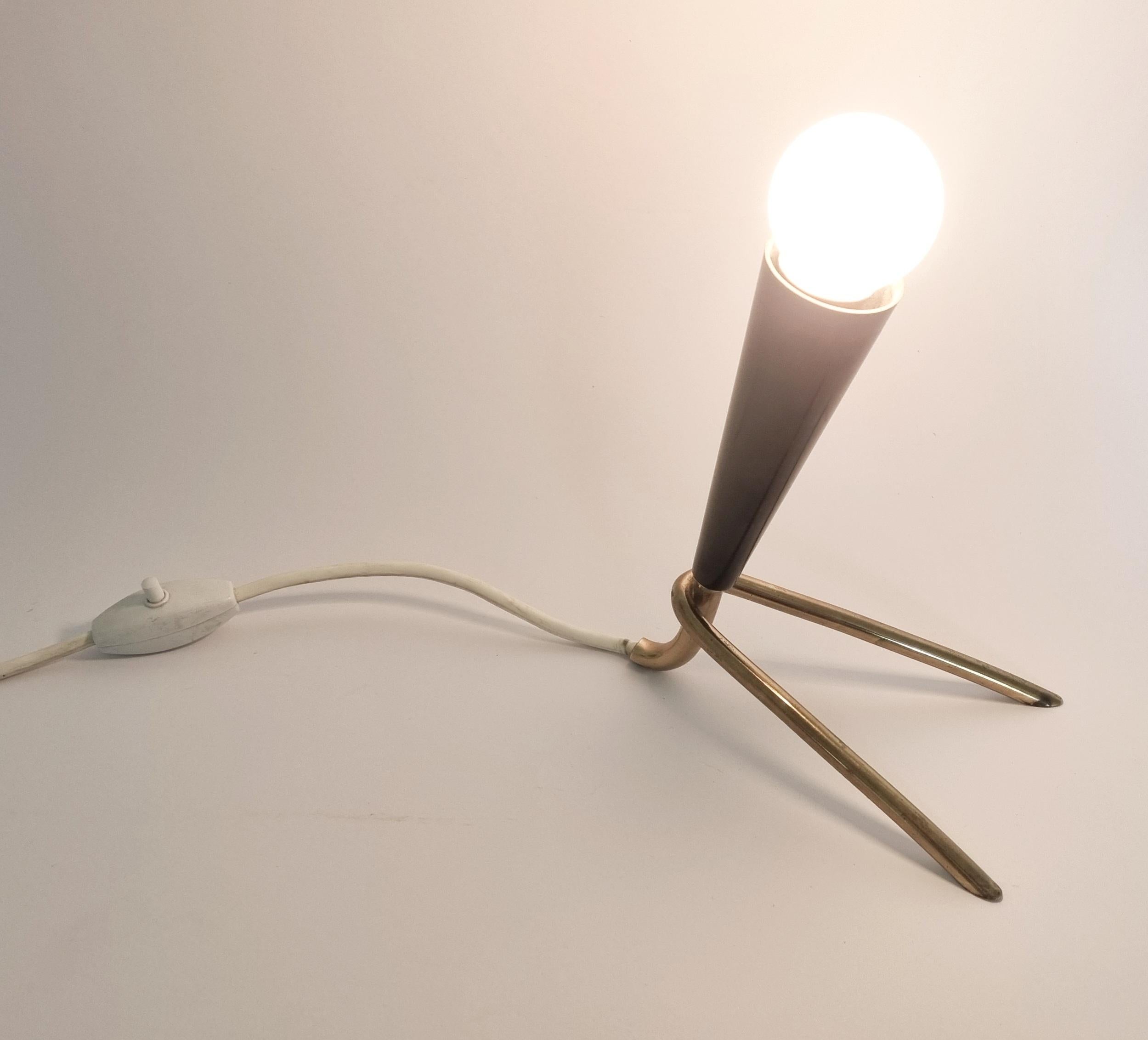 Seltene Tisch-Dreibein-Lampe im Stil von Stilnovo, Italien, 1960er Jahre im Angebot 4