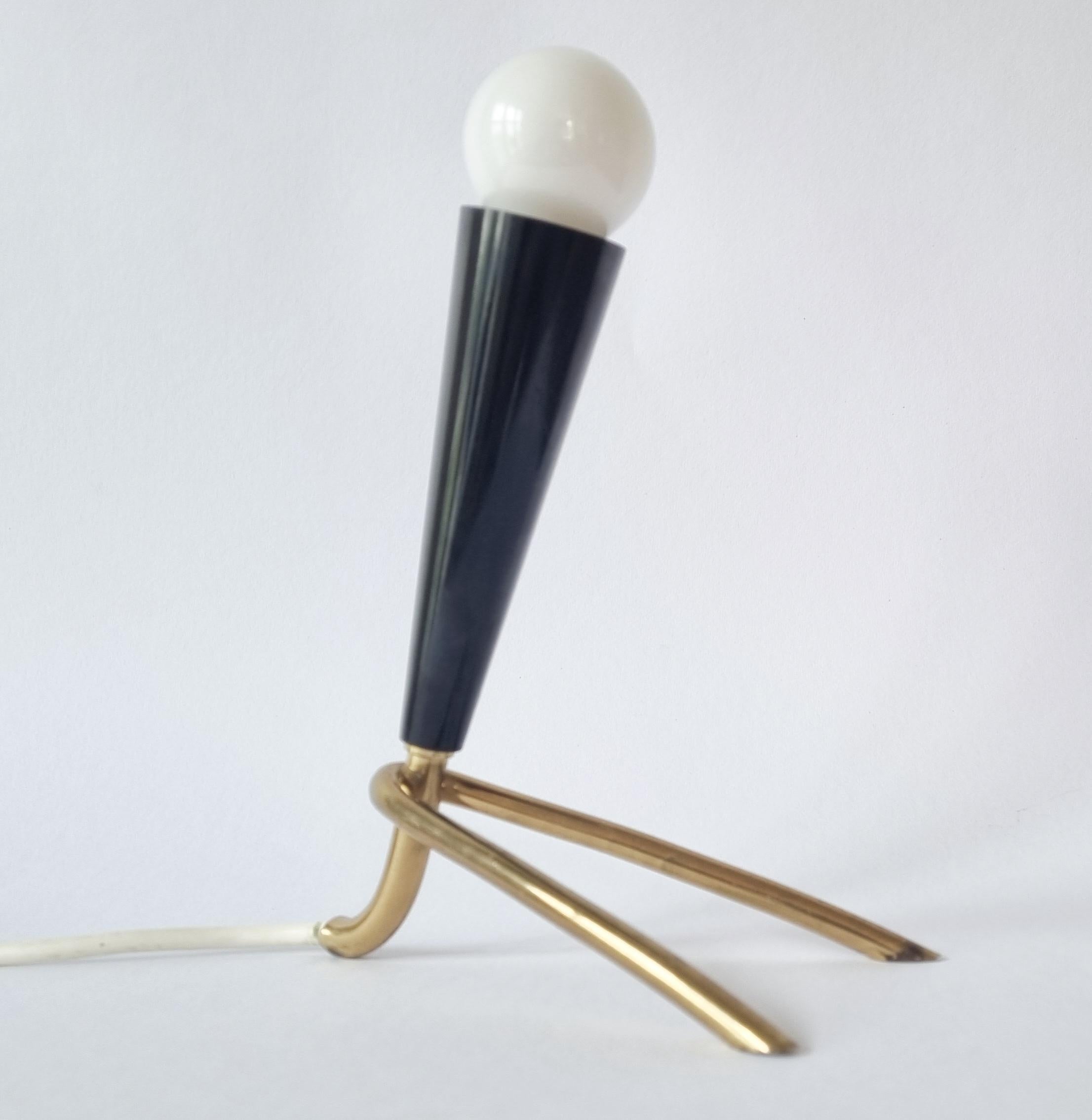 Mid-Century Modern Very Rare Table Tripod Lamp Stilnovo, Italy, 1960s For Sale