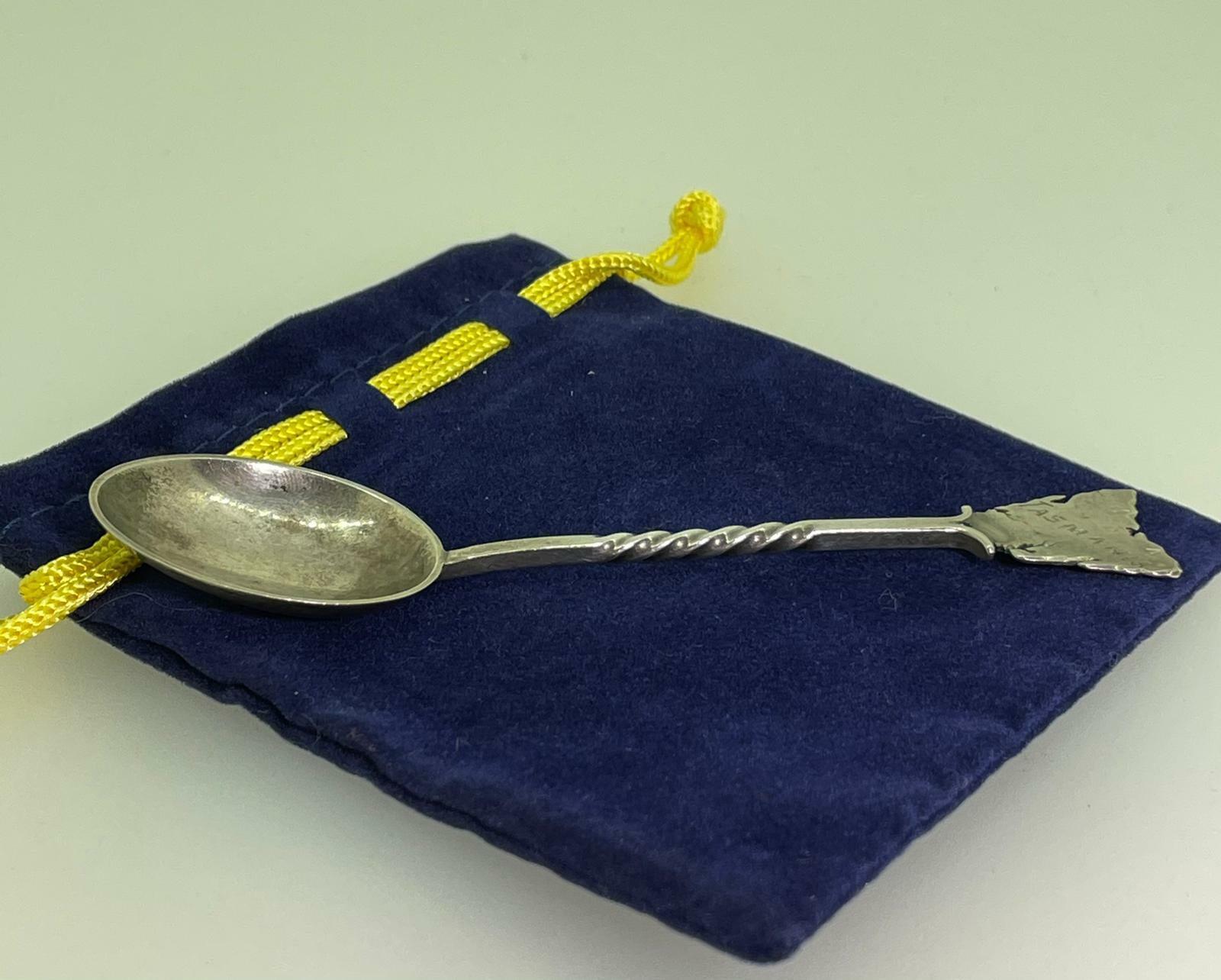 Very Rare Tasmanian S/Silver Souvenir Spoon by Taylor & Sharp. Australia, c1910. In Excellent Condition For Sale In MELBOURNE, AU