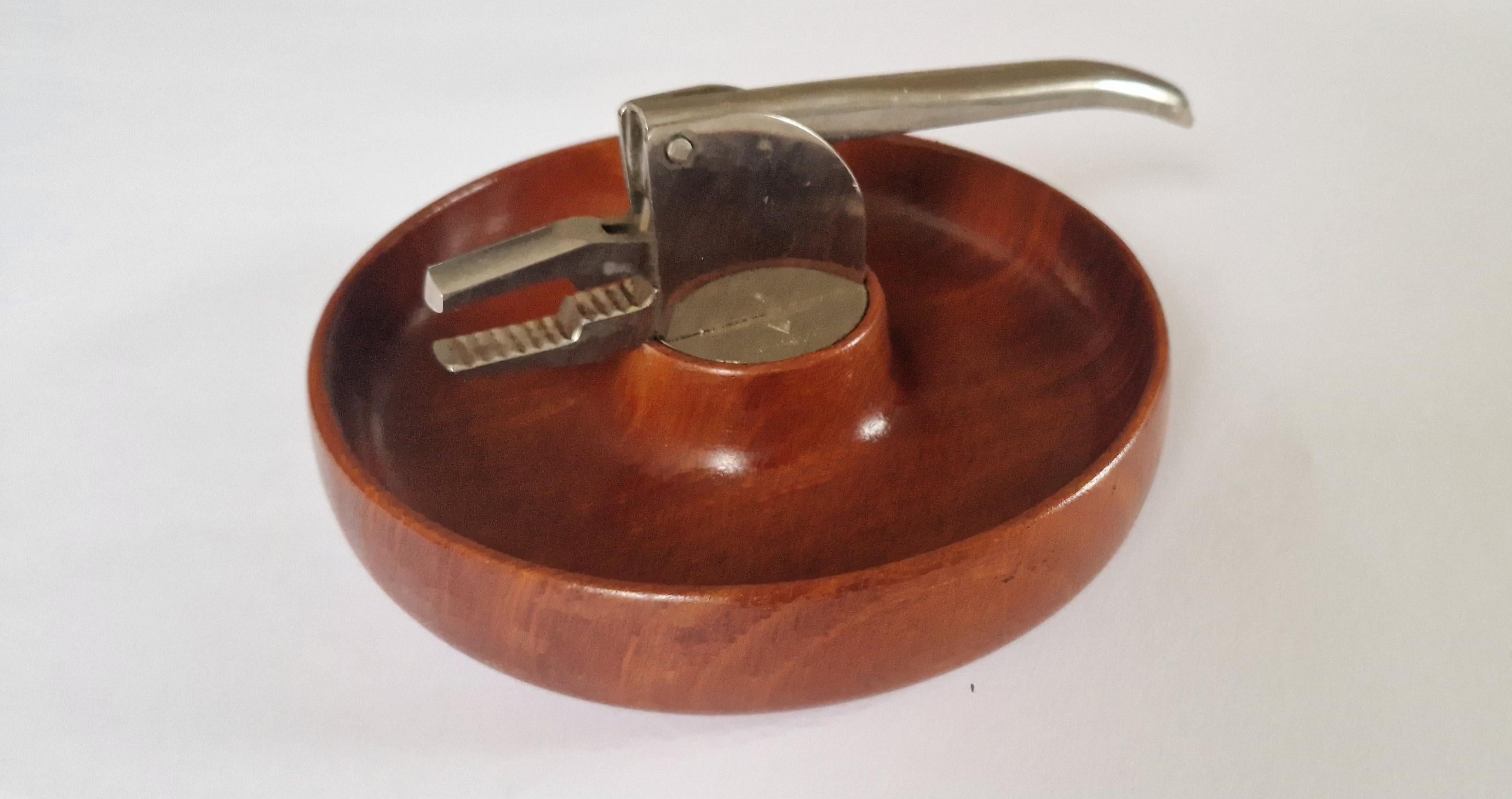 Rarísimo Cascanueces de mesa de teca y cromo con cuenco, Dinamarca, años 60 en venta 2