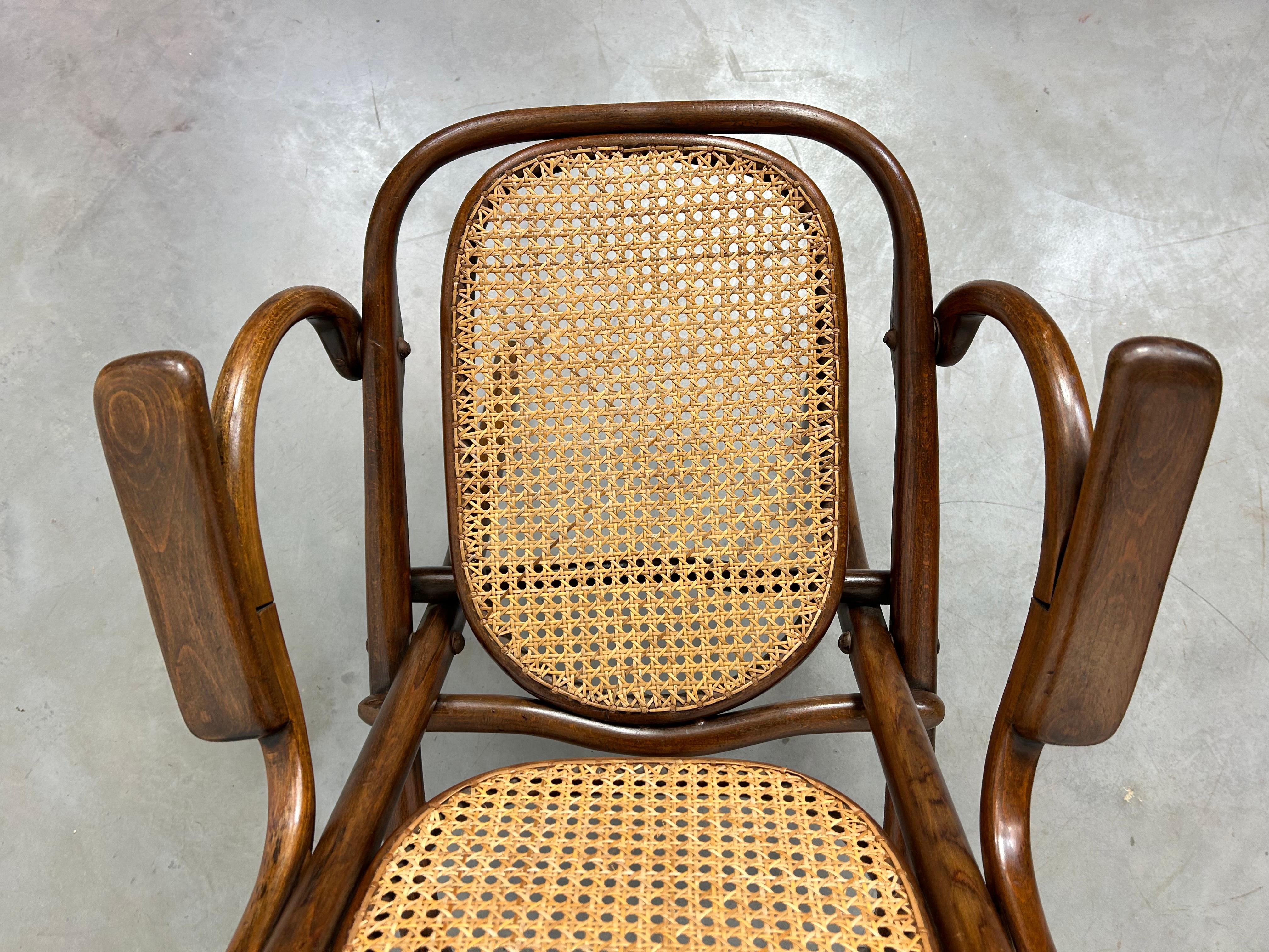 Very rare Thonet easy chair nr.6331 In Good Condition For Sale In Banská Štiavnica, SK