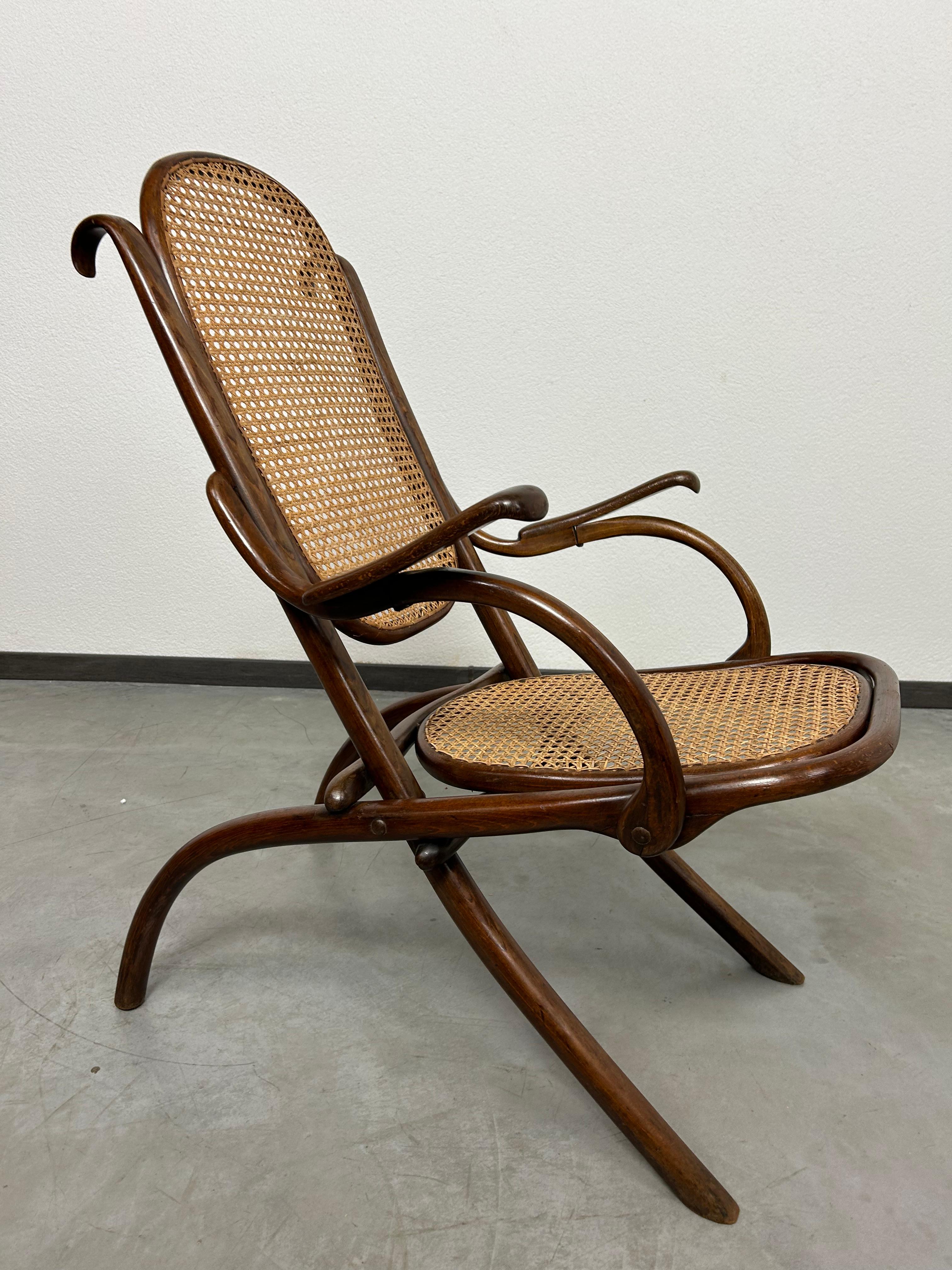 Rattan Very rare Thonet easy chair nr.6331 For Sale