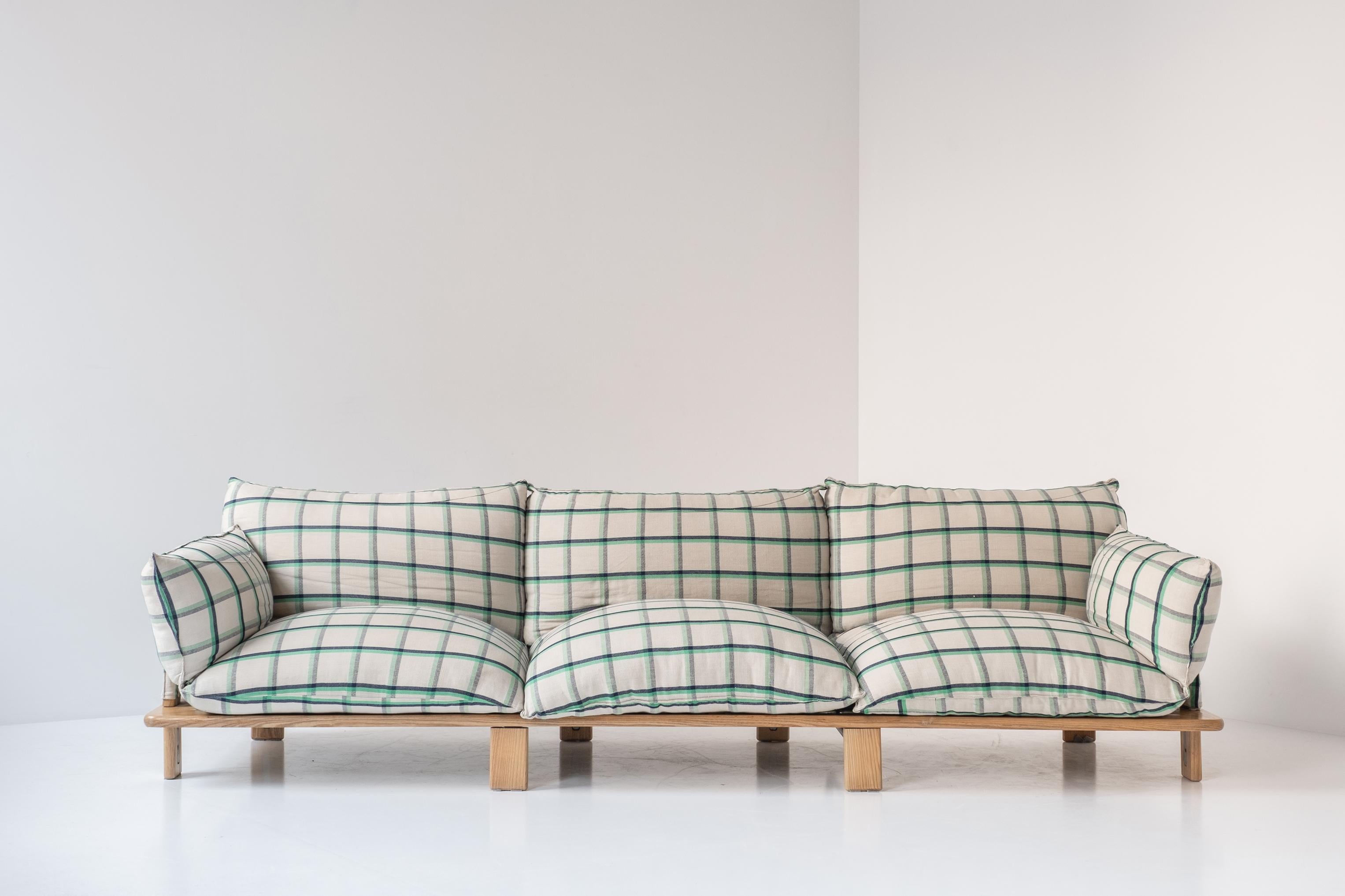 Very rare three seater sofa by Giovanni Offredi for Saporiti, Italy 1970s. This sofa features a frame made out of ash wood and features still the original cotton fabric upholstery. Extremely comfortable sofa in a lovely upholstery. Some visible