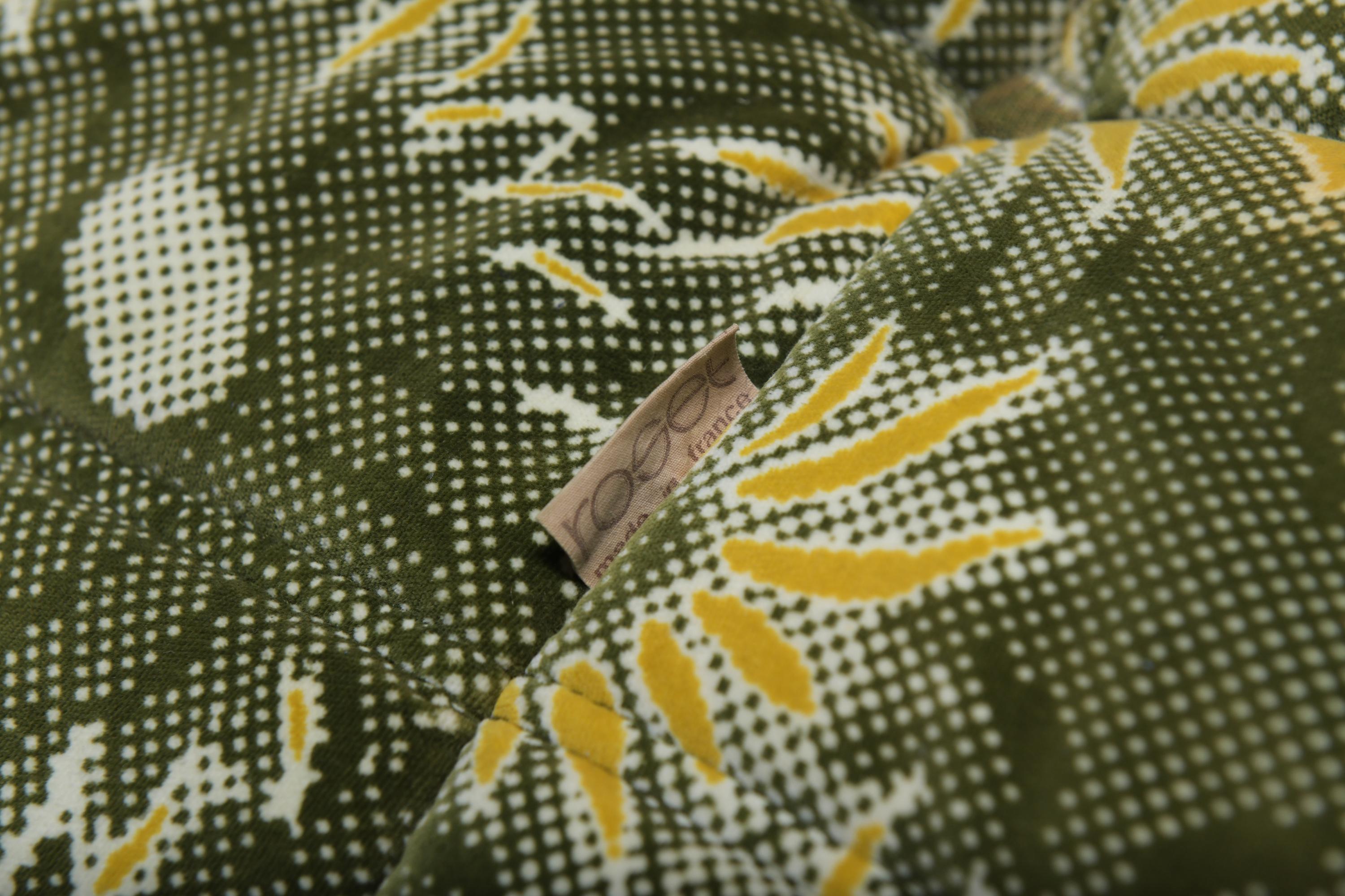 Very rare Togo in its original fabric by Michel Ducaroy for Ligne Roset France. 3