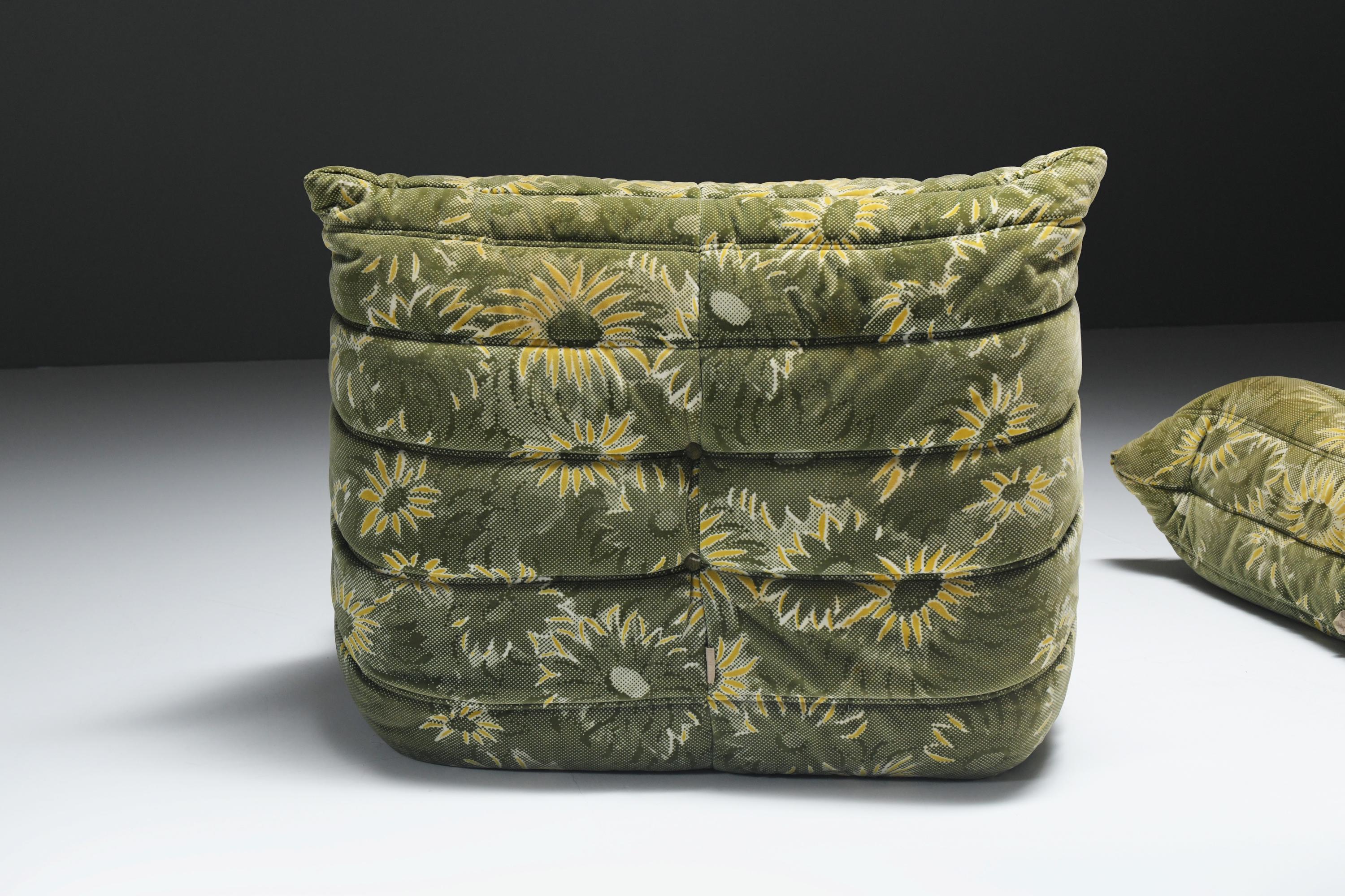 Very rare Togo in its original fabric by Michel Ducaroy for Ligne Roset France. 4