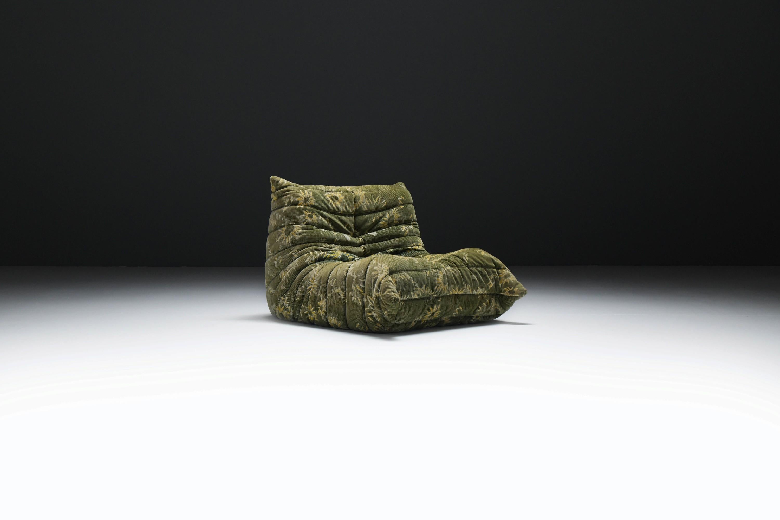 The exquisite TOGO + poof, crafted in the original flower velvet, serves as a focal point within any interior design. This rare edition is a highly sought-after find on the current market.
Designed by Michel Ducaroy for Ligne Roset in 1970s.

The