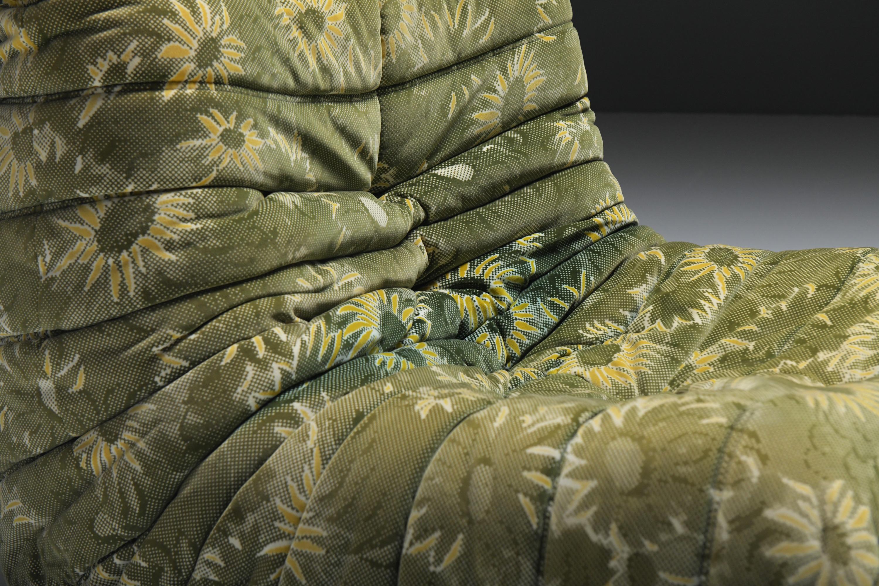 Very rare Togo in its original fabric by Michel Ducaroy for Ligne Roset France. In Good Condition In Buggenhout, Oost-Vlaanderen