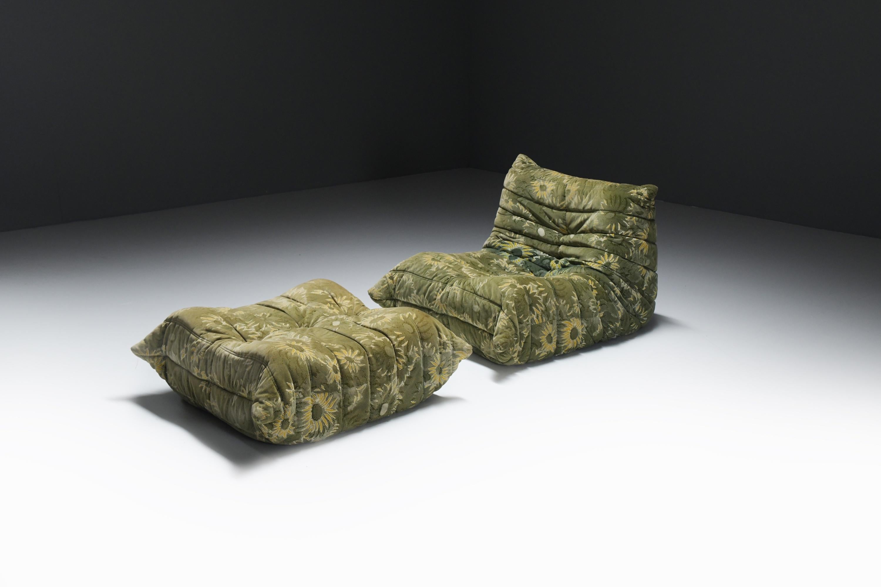 Very rare Togo in its original fabric by Michel Ducaroy for Ligne Roset France. 2