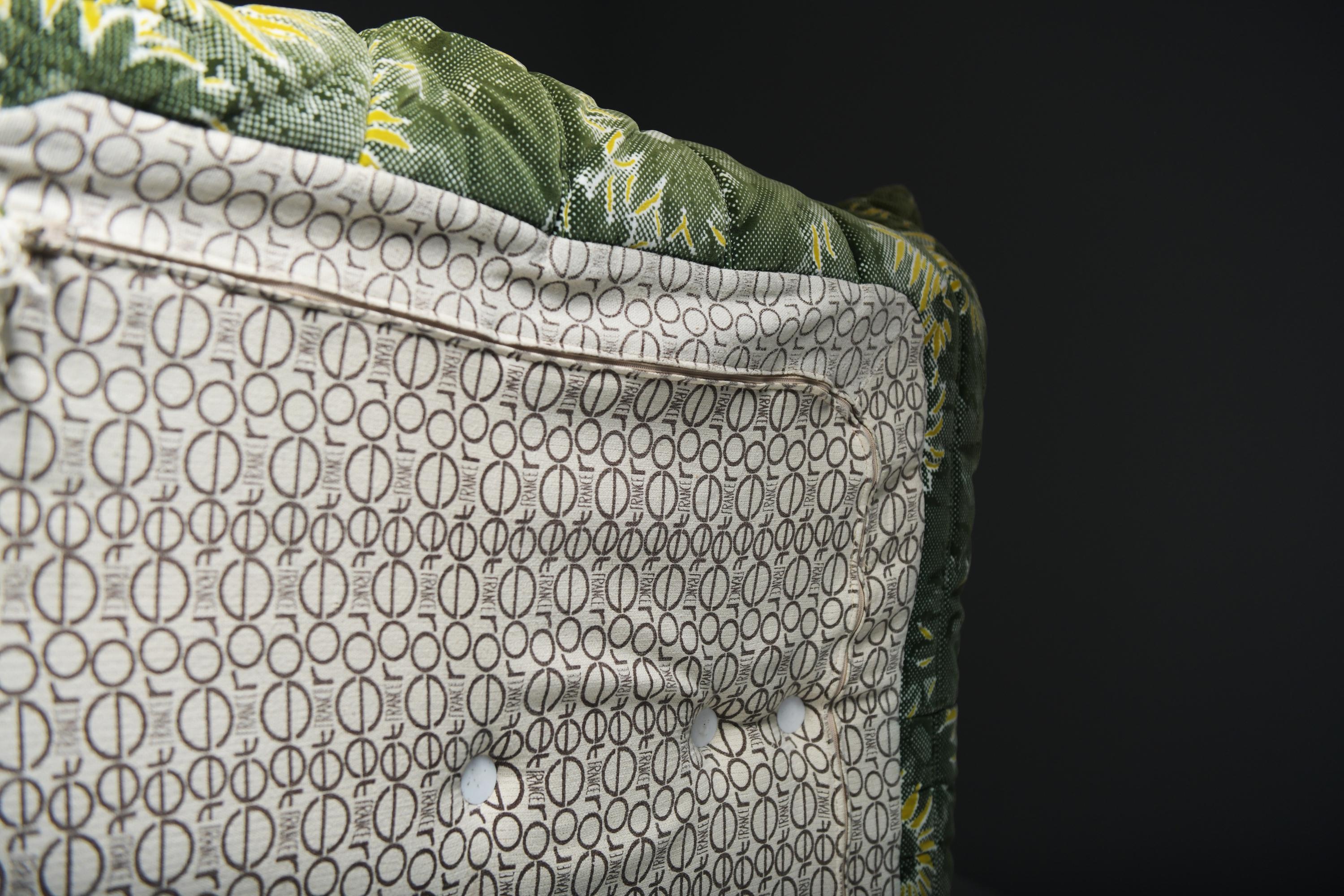 Very rare Togo in its original fabric by Michel Ducaroy for Ligne Roset France. 5