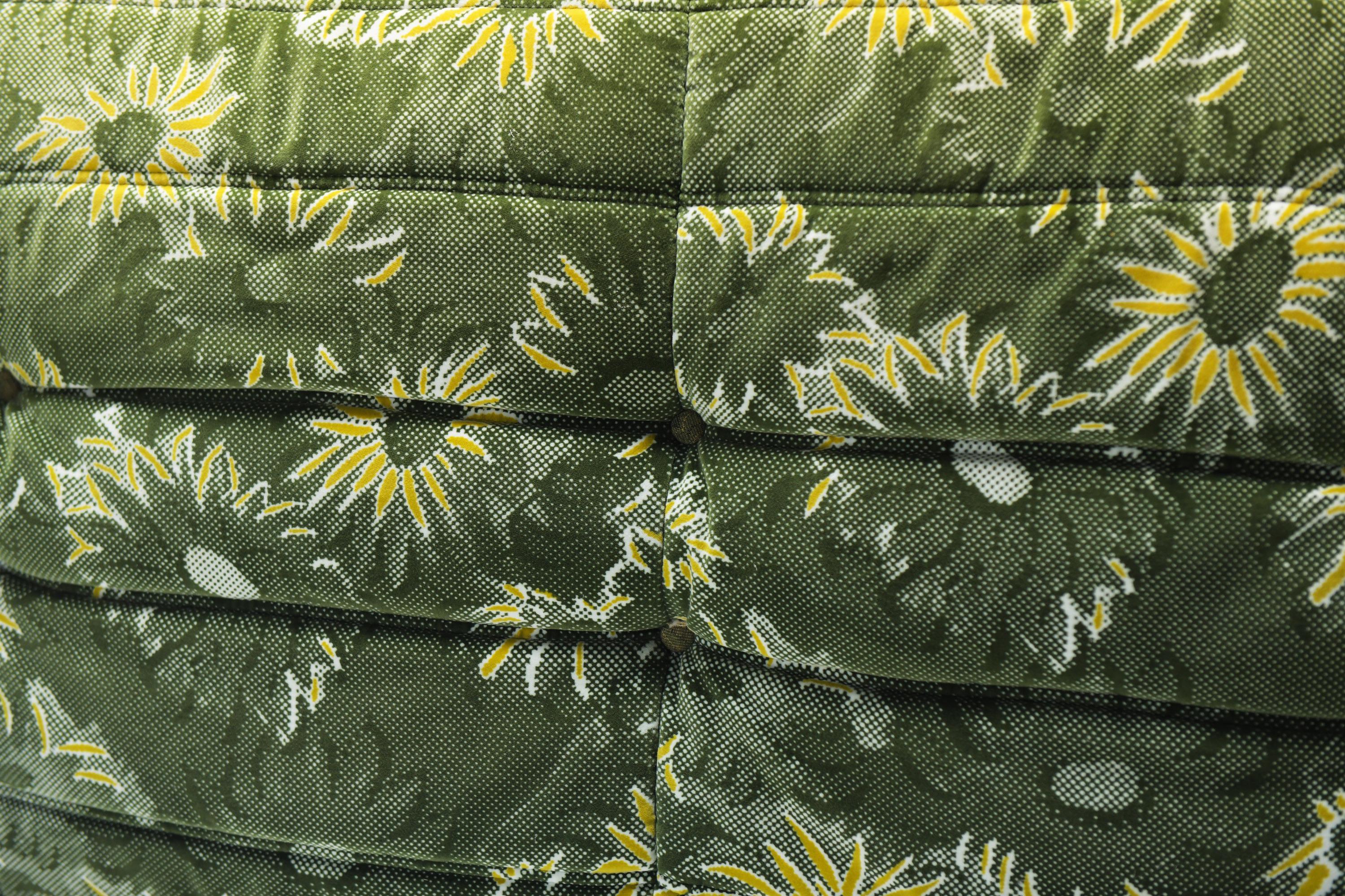 Very rare Togo in its original fabric by Michel Ducaroy for Ligne Roset France. 7