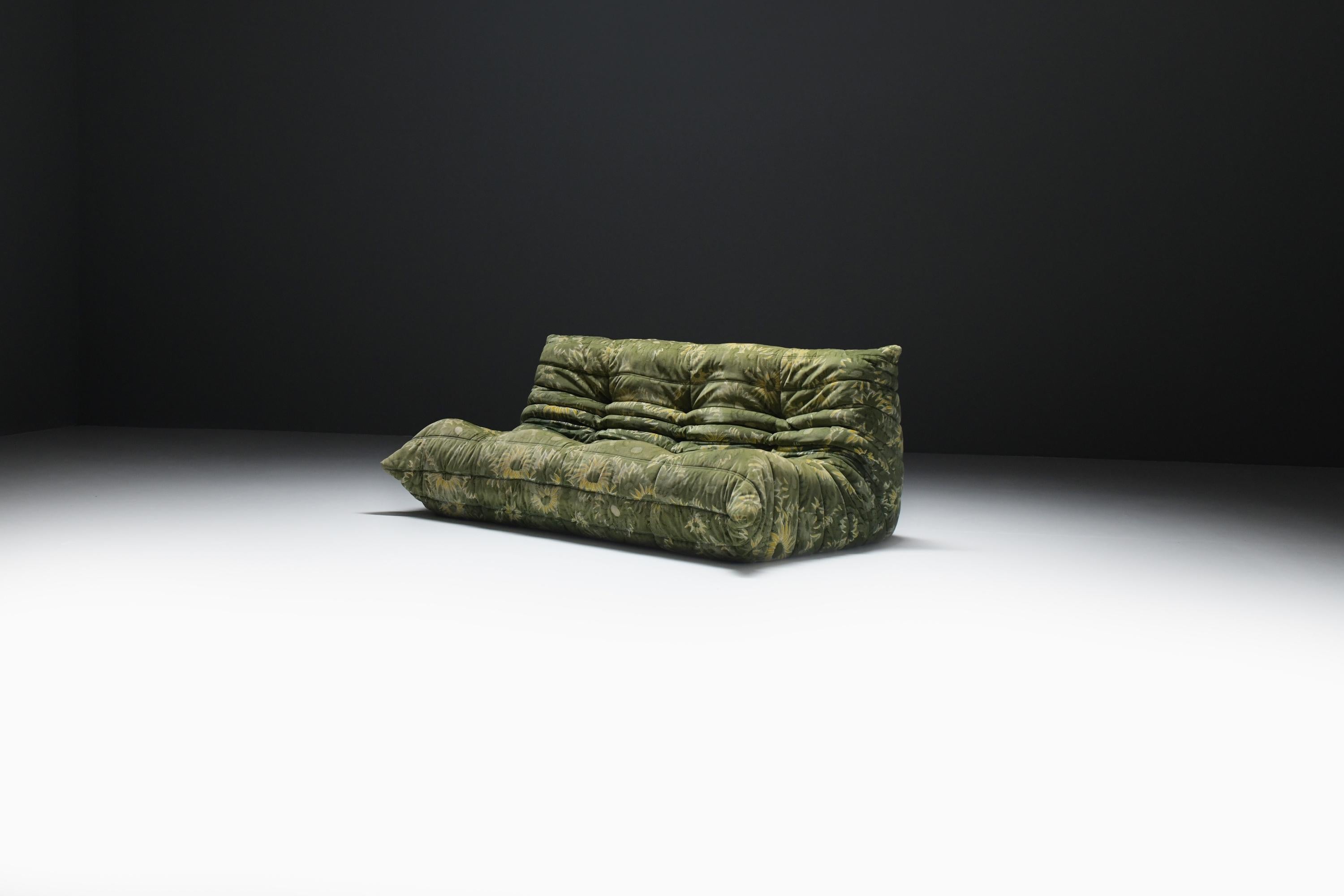 The exquisite TOGO, crafted in the original flower velvet, serves as a focal point within any interior design. This rare edition is a highly sought-after find on the current market.
Designed by Michel Ducaroy for Ligne Roset in 1970s.

The timeless