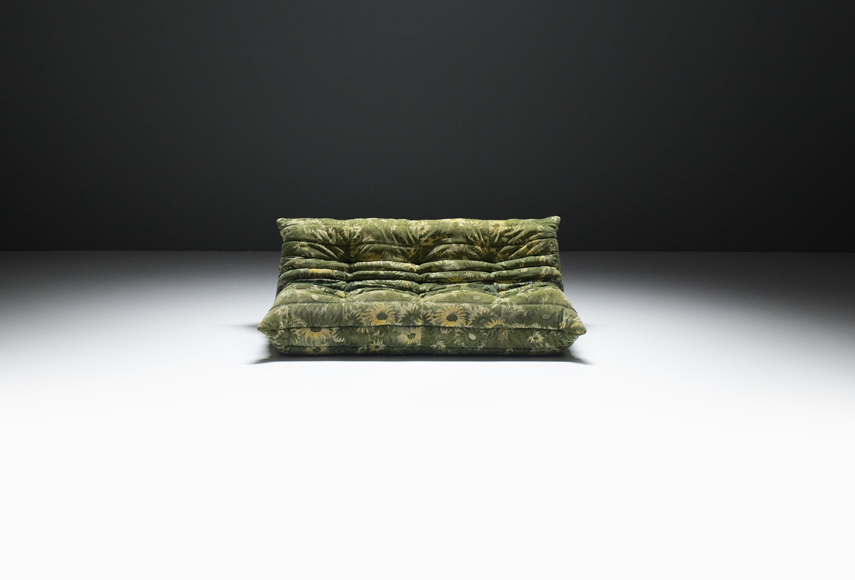 French Very rare Togo in its original fabric by Michel Ducaroy for Ligne Roset France.