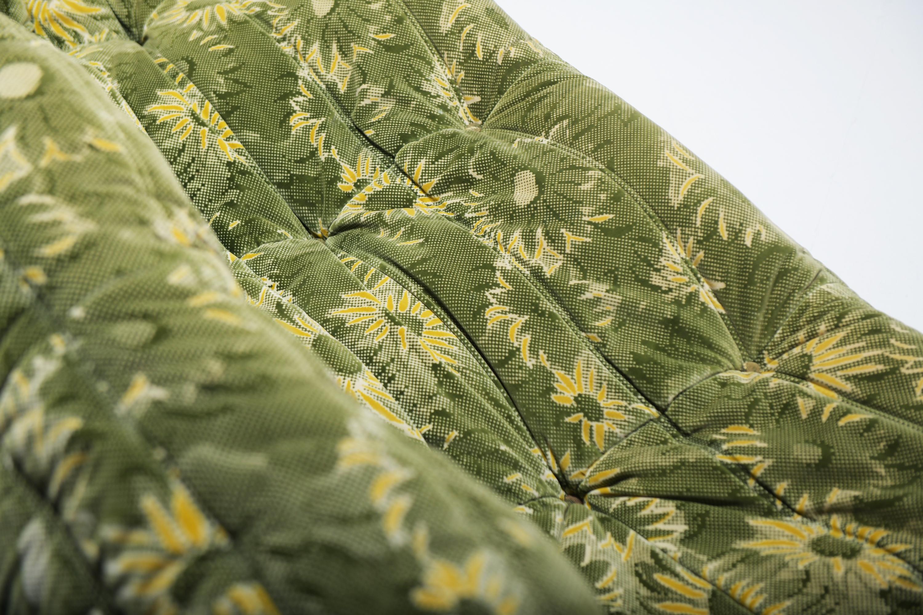 Very rare Togo in its original fabric by Michel Ducaroy for Ligne Roset France. 1