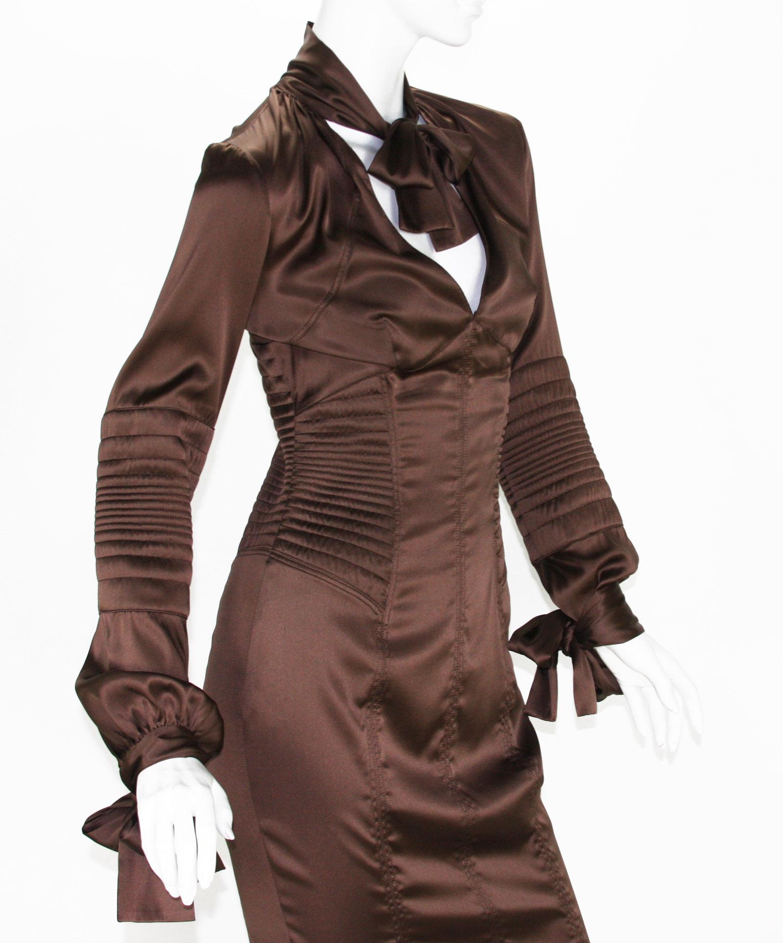 Very Rare Tom Ford for Gucci 2003 Collection Silk Brown Bow Dress as seen on JLO In Excellent Condition For Sale In Montgomery, TX