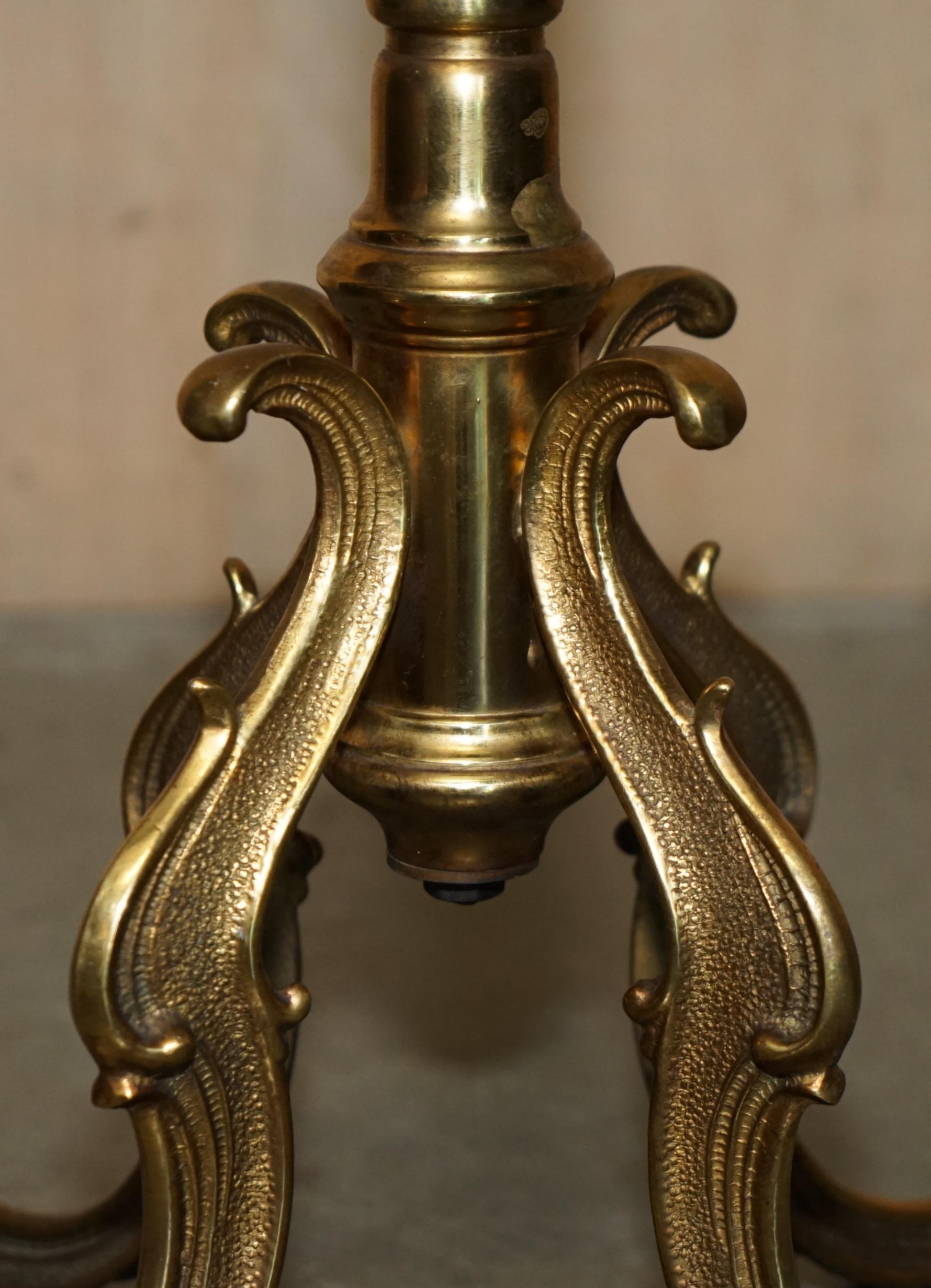 MOLTO RARO CAPPELLO E SCIARPA IN VELVET ROSSO VICTORIANO CIRCA IL 1880 in vendita 7