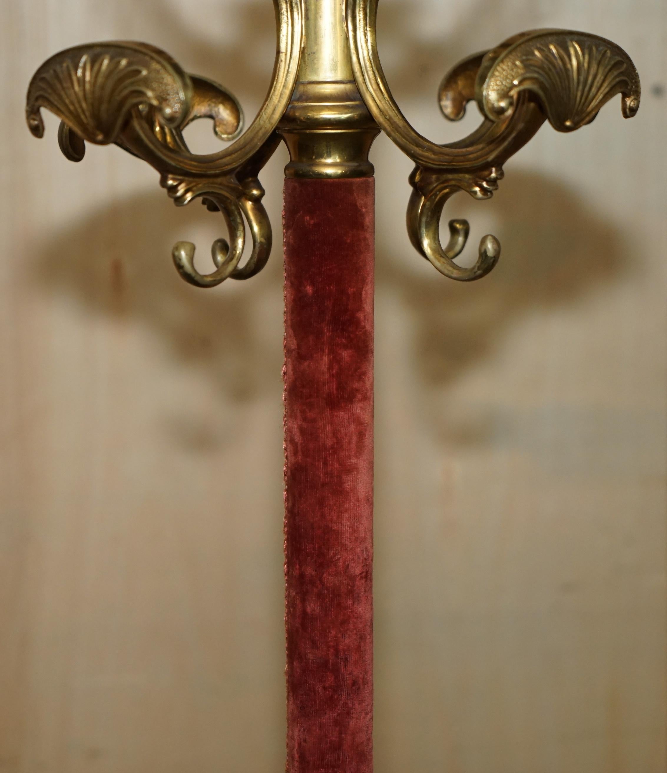 Fine XIX secolo MOLTO RARO CAPPELLO E SCIARPA IN VELVET ROSSO VICTORIANO CIRCA IL 1880 in vendita