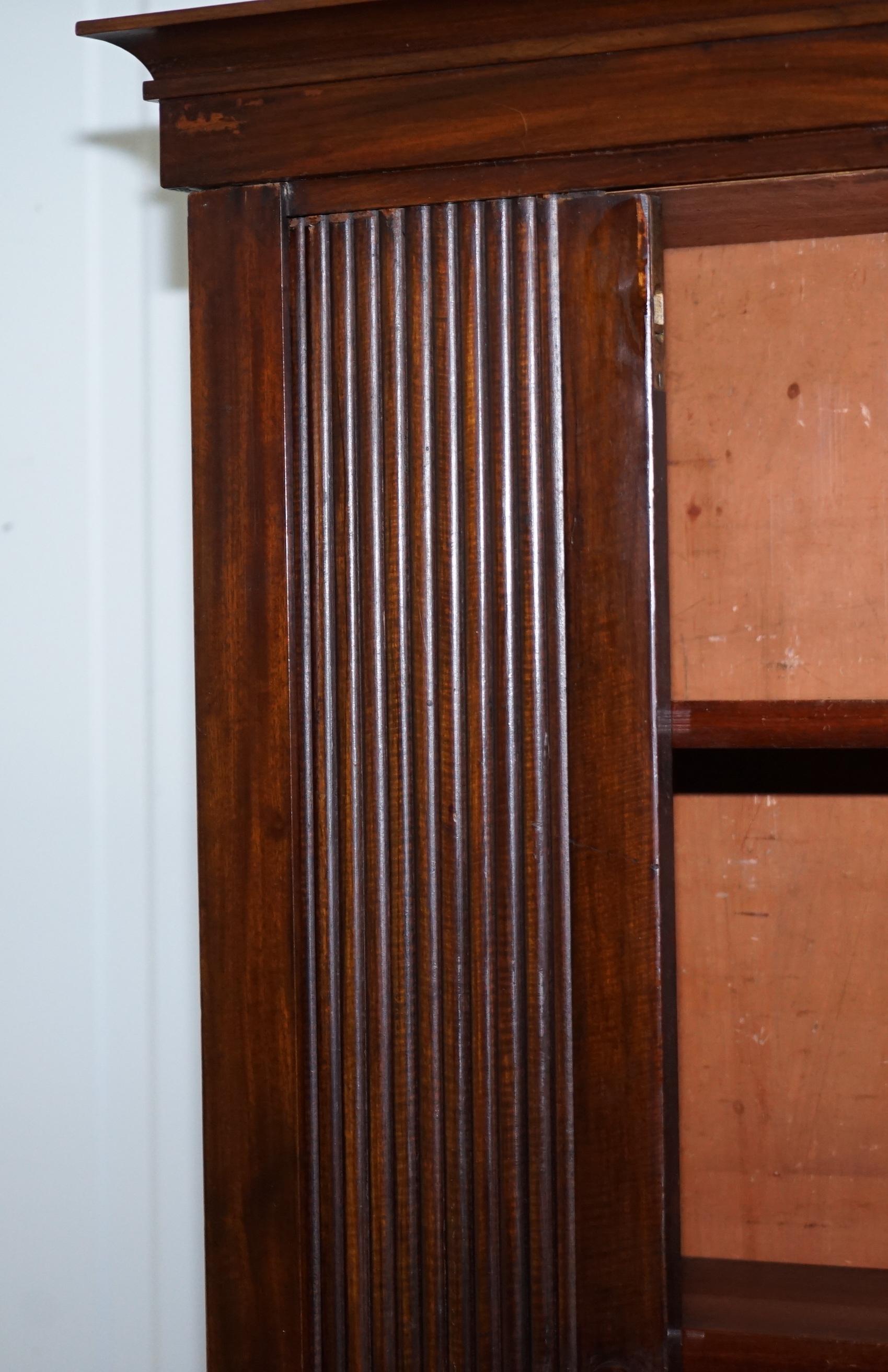 Sehr seltene viktorianische Tambour Tür Schrank Bücherschrank auf Bank Kommode im Angebot 12
