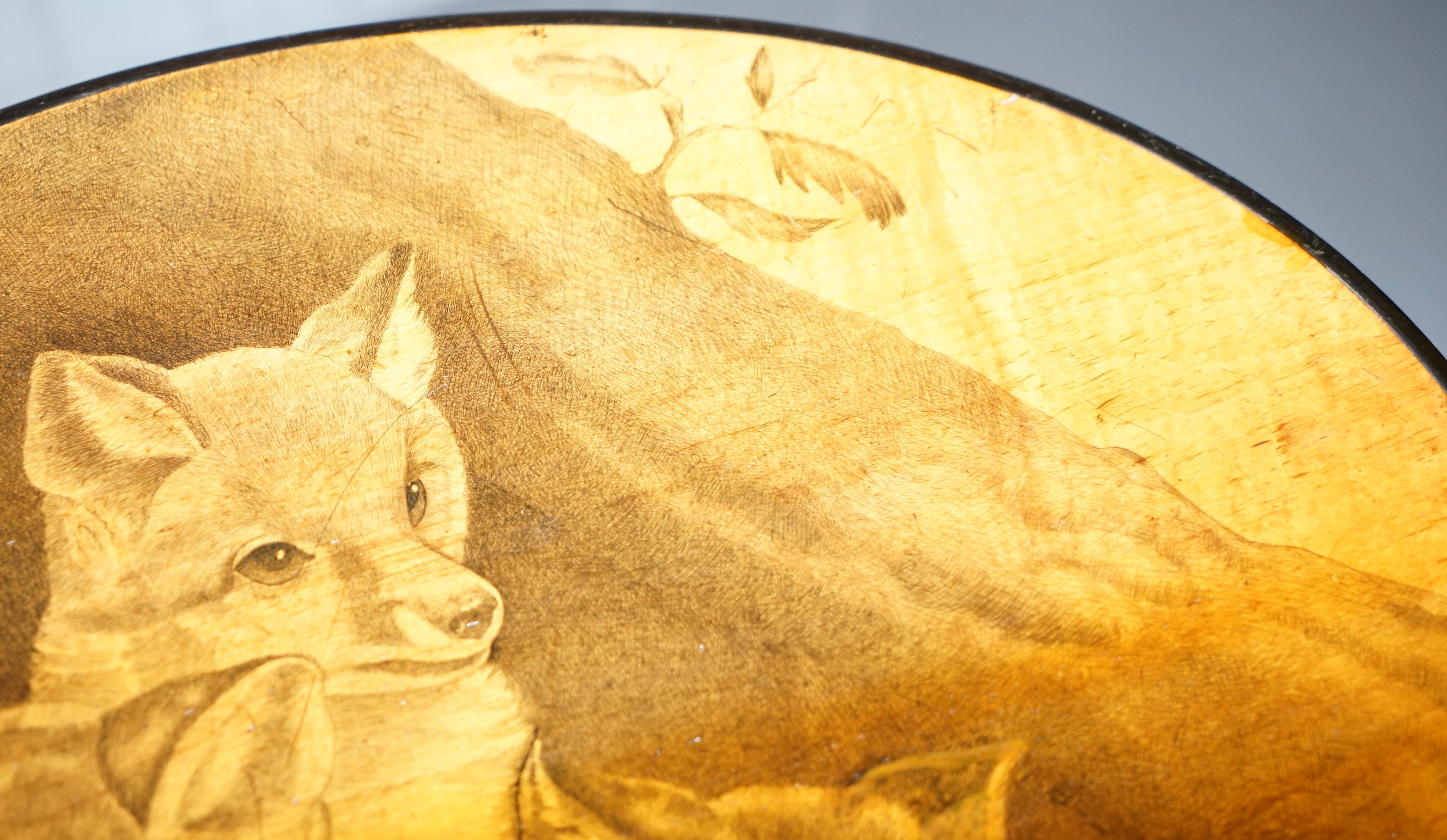 Très rare table victorienne à plateau basculant en bois d'ébène avec dessins au stylo de cubes de renard en vente 11
