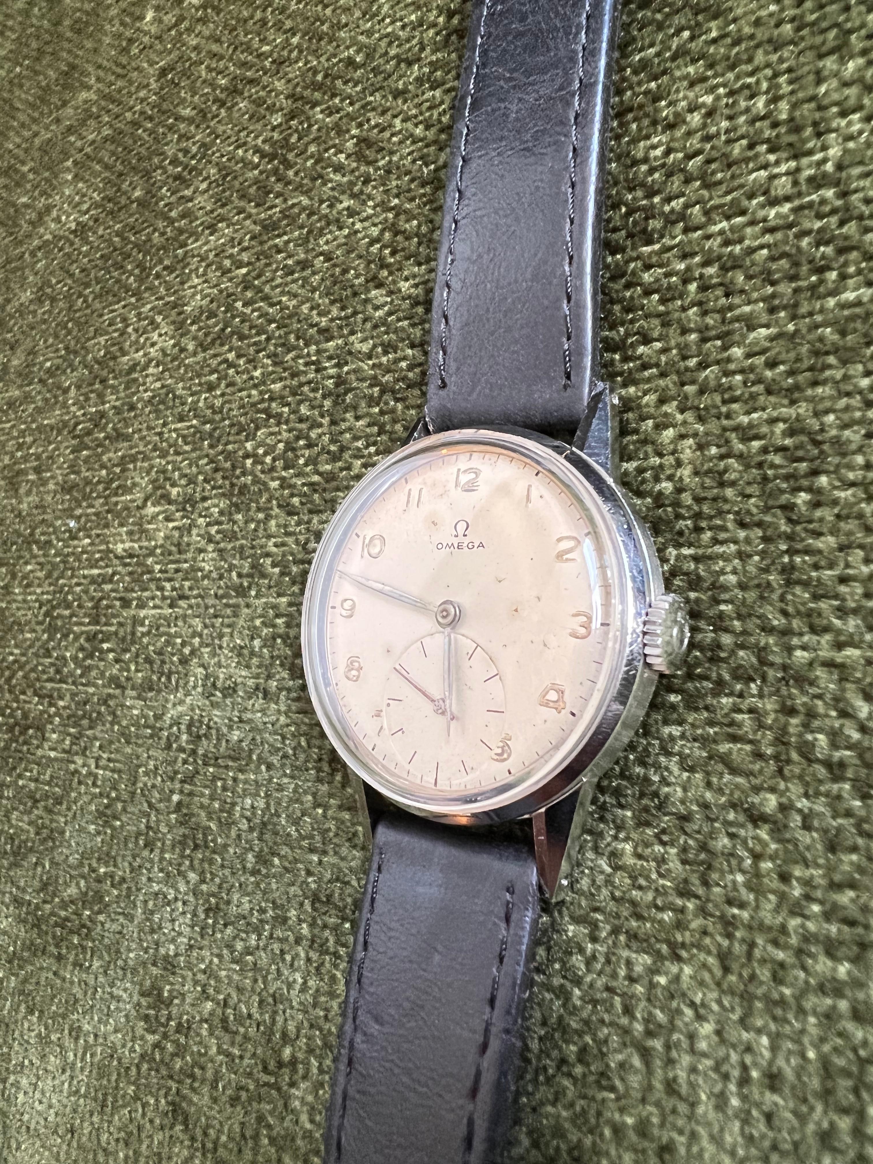 Mouvement esthétique Montre chronomètre Omega très rare et vintage de la marine américaine, émise en 1944 en vente