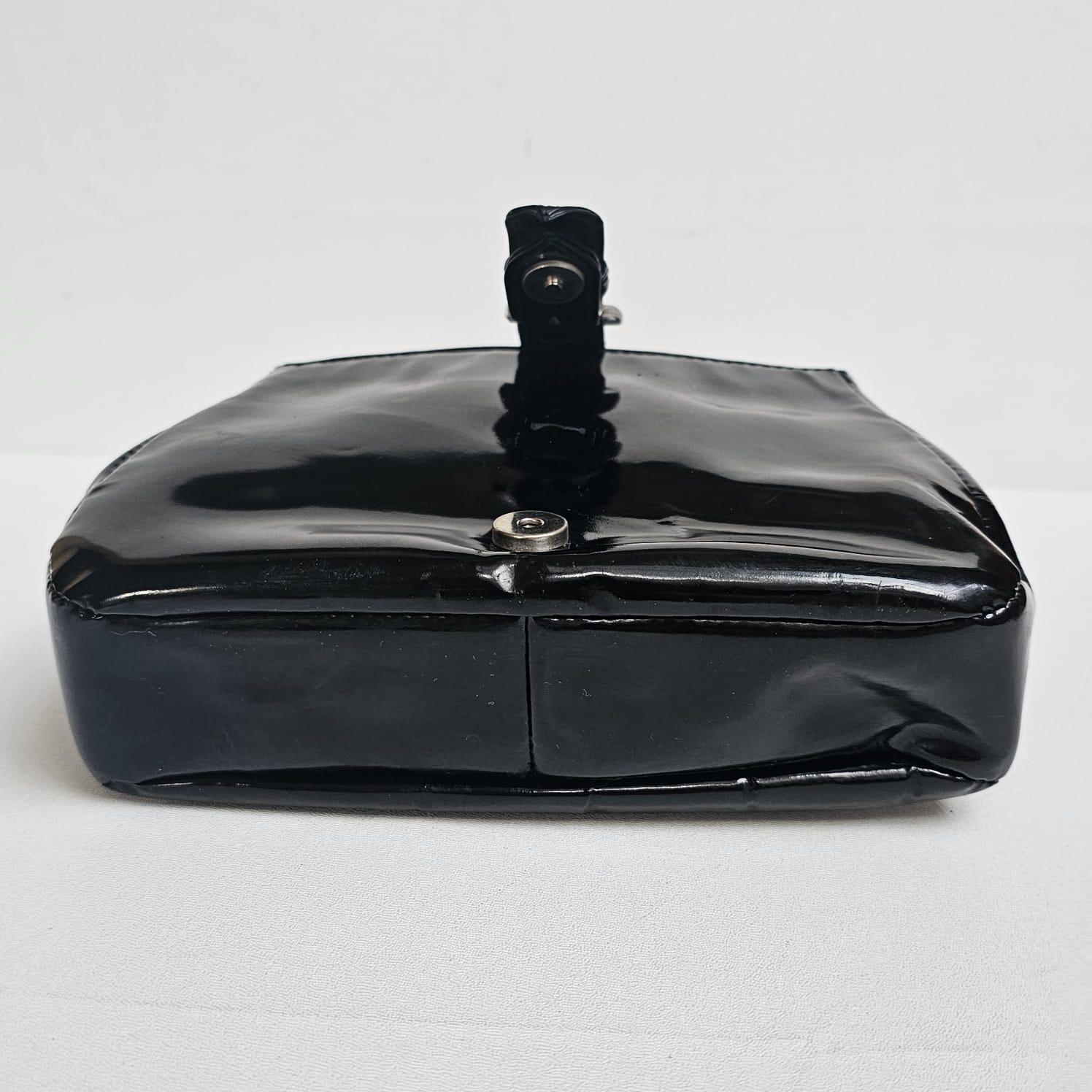 Very Rare Vintage 1994 Gianni Versace Black Patent Safety Pin Top Handle Bag 15
