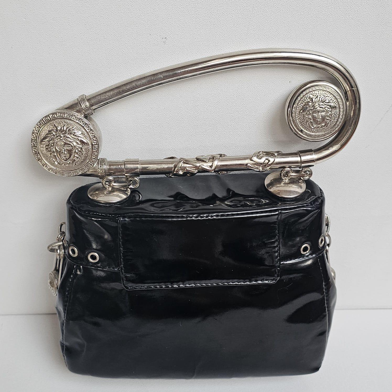 Women's Very Rare Vintage 1994 Gianni Versace Black Patent Safety Pin Top Handle Bag For Sale