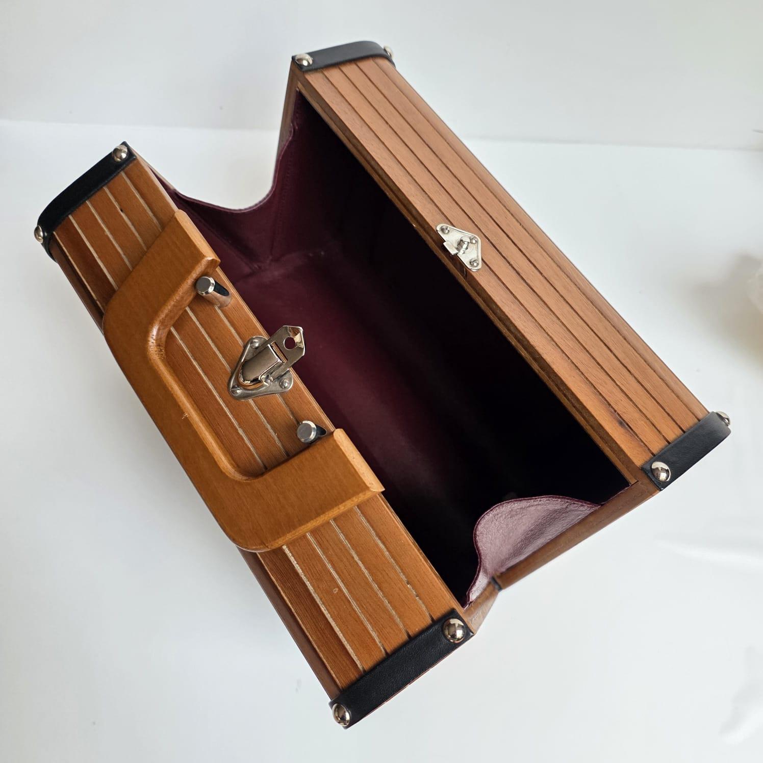 Très Rare Vintage 90s Chanel Small Wooden Box Bag en vente 7