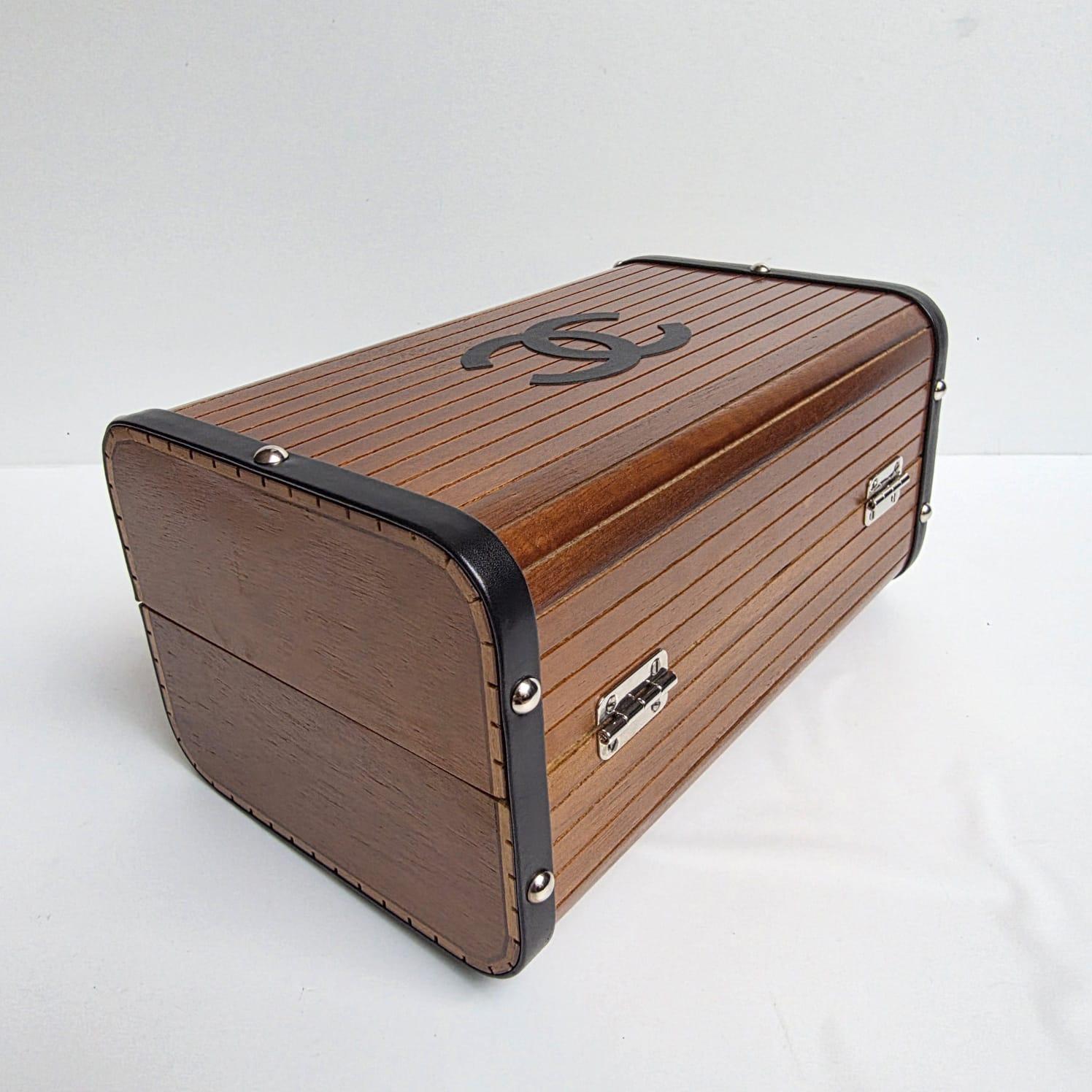 Très Rare Vintage 90s Chanel Small Wooden Box Bag en vente 10