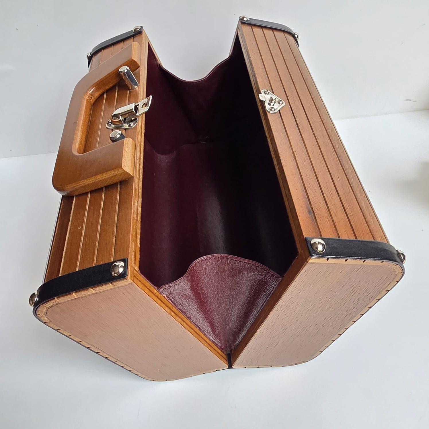 Très Rare Vintage 90s Chanel Small Wooden Box Bag en vente 11