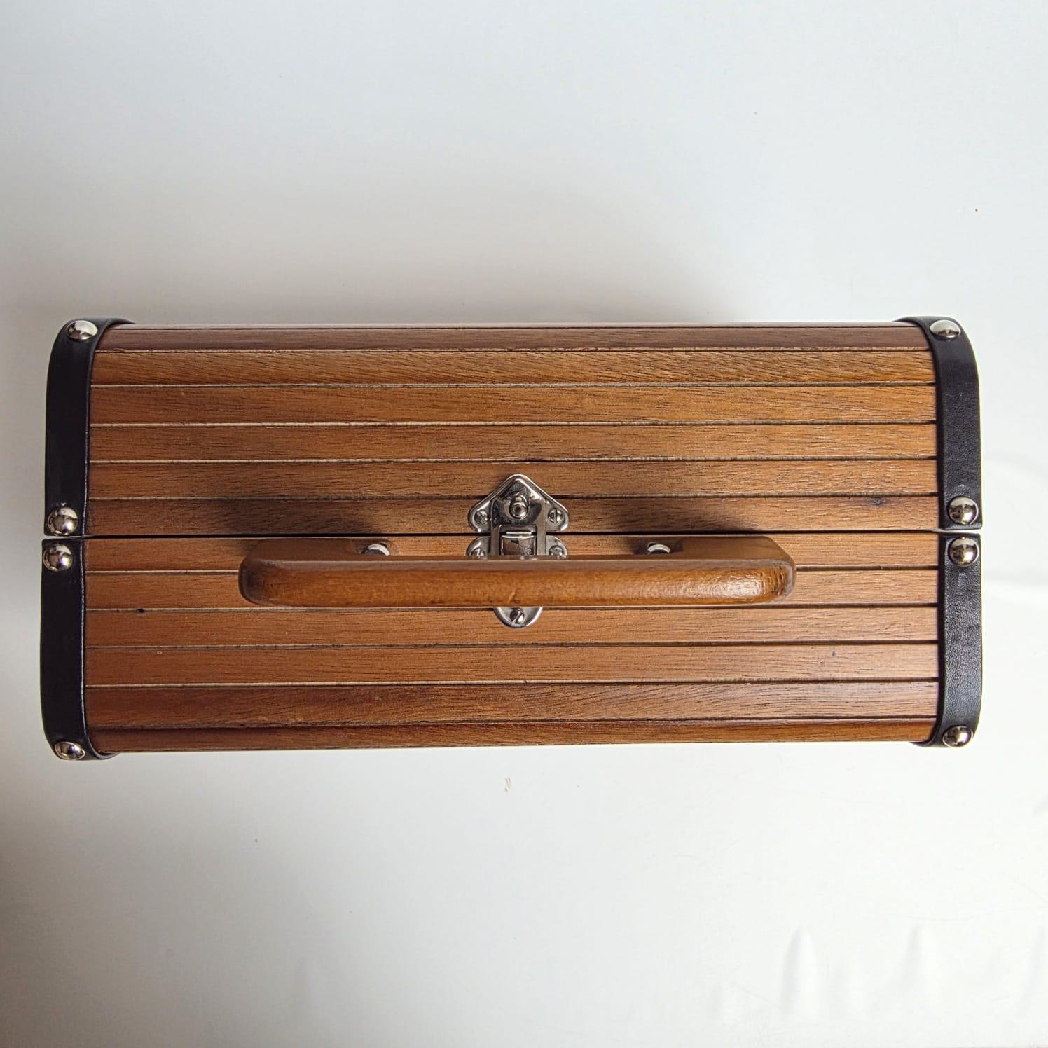 Très Rare Vintage 90s Chanel Small Wooden Box Bag en vente 13